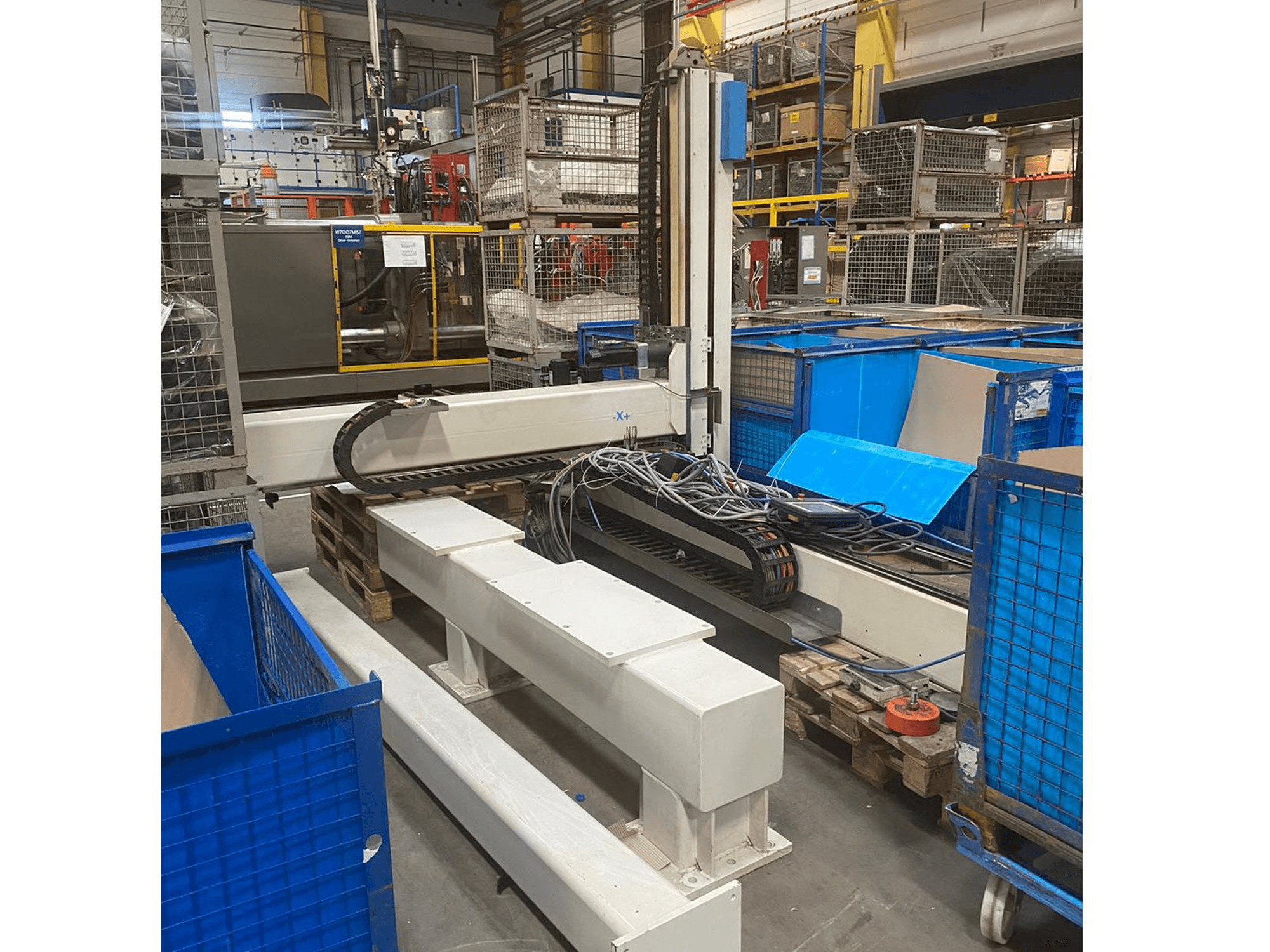 Masina Krauss Maffei LRX-S 500 eestvaade