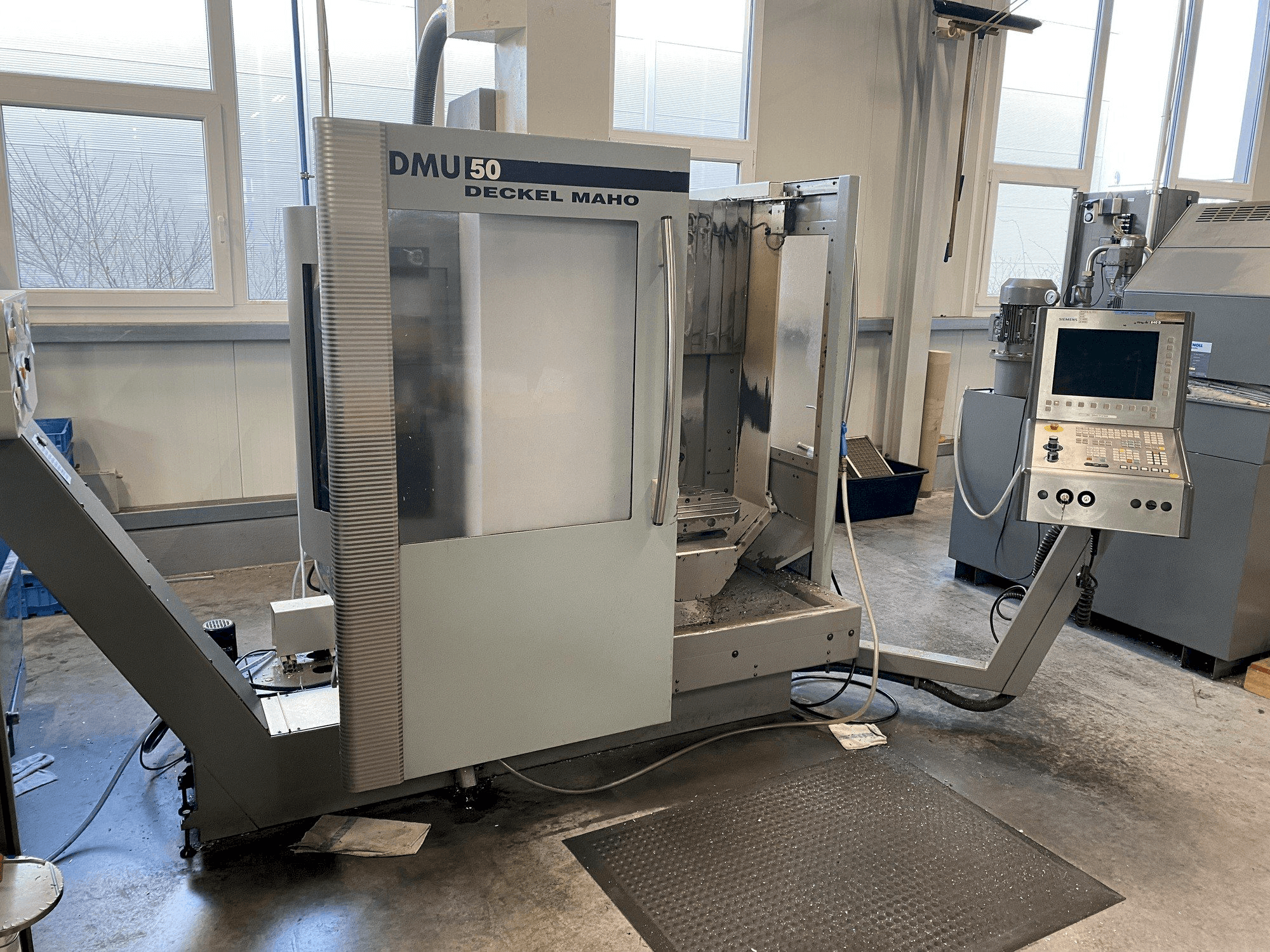 Masina DECKEL MAHO DMU 50 eestvaade