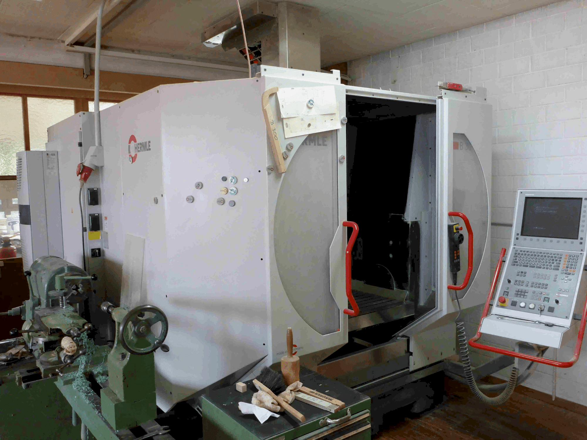 Masina HERMLE B 300 V eestvaade