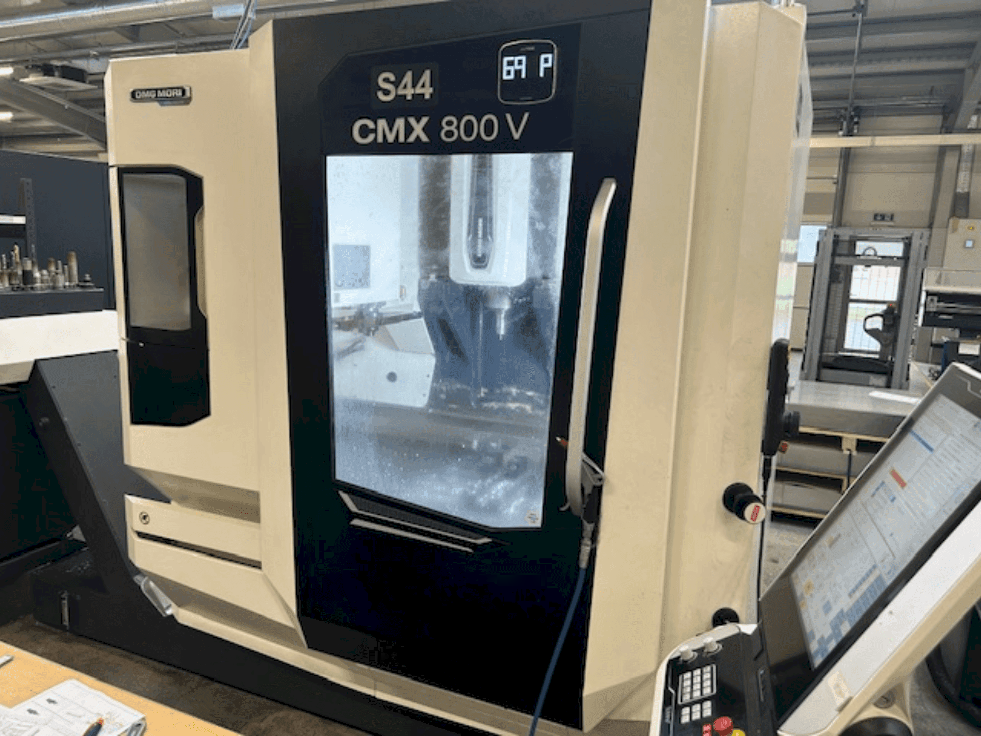 Masina DMG MORI CMX 800 V eestvaade