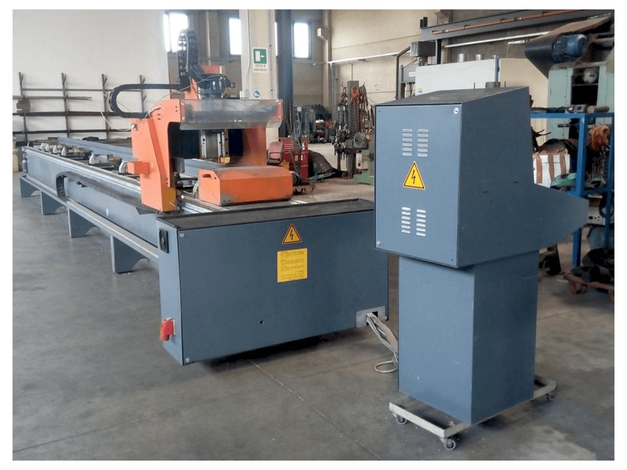 Masina Tekna UT 426/3 eestvaade