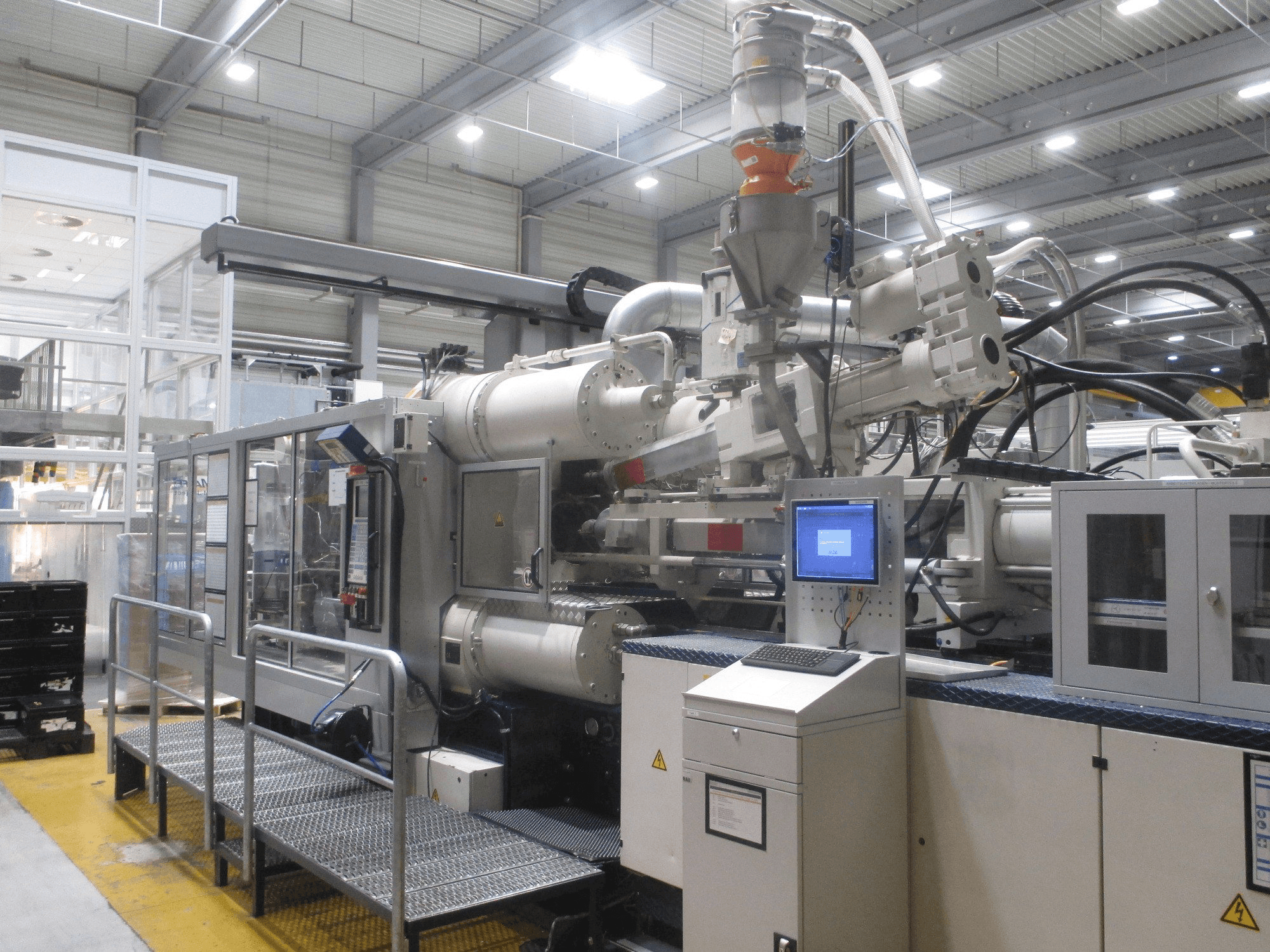 Masina Krauss Maffei 575-1900-520-C2 eestvaade