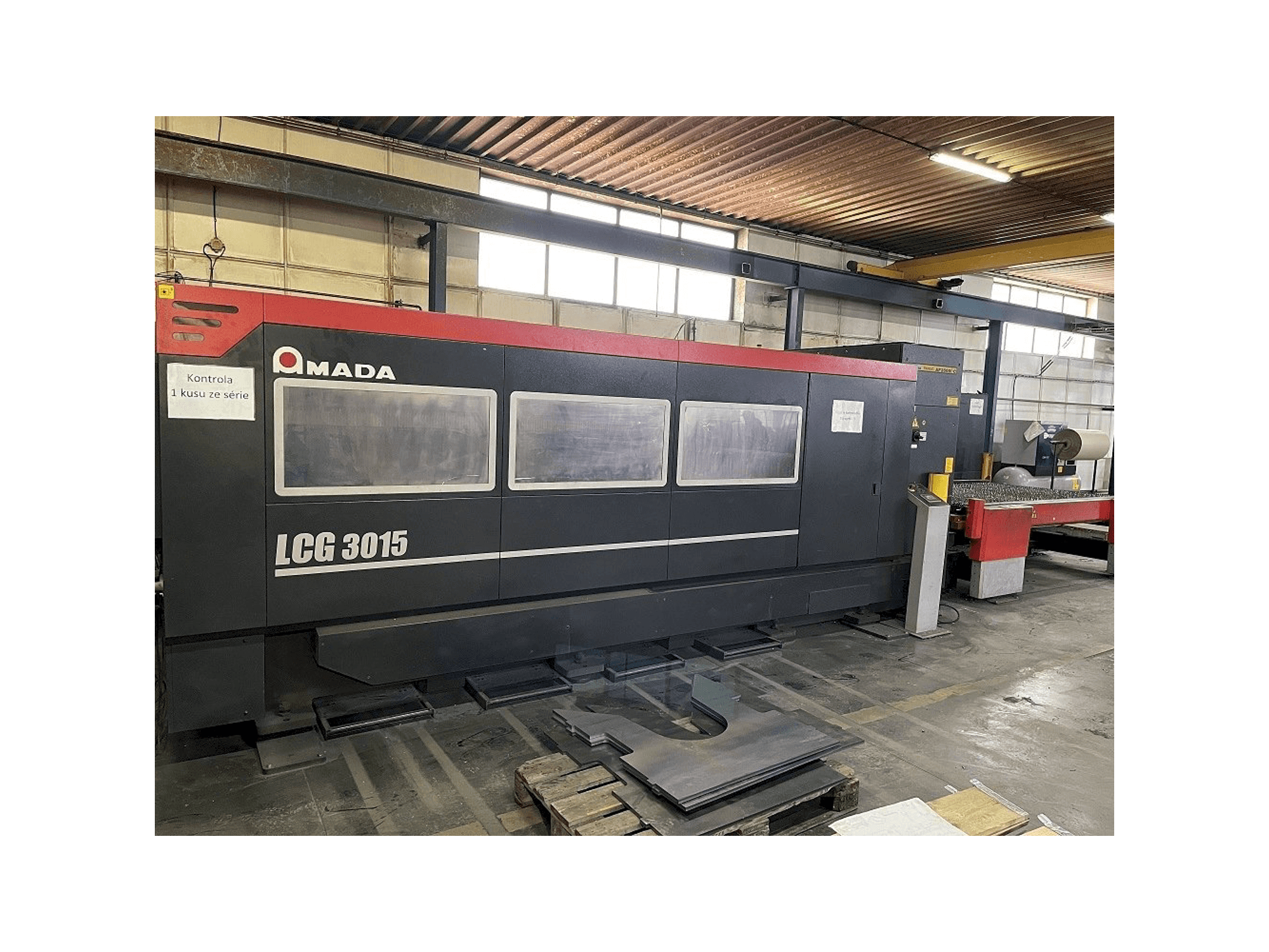 Masina AMADA LCG 3015 eestvaade