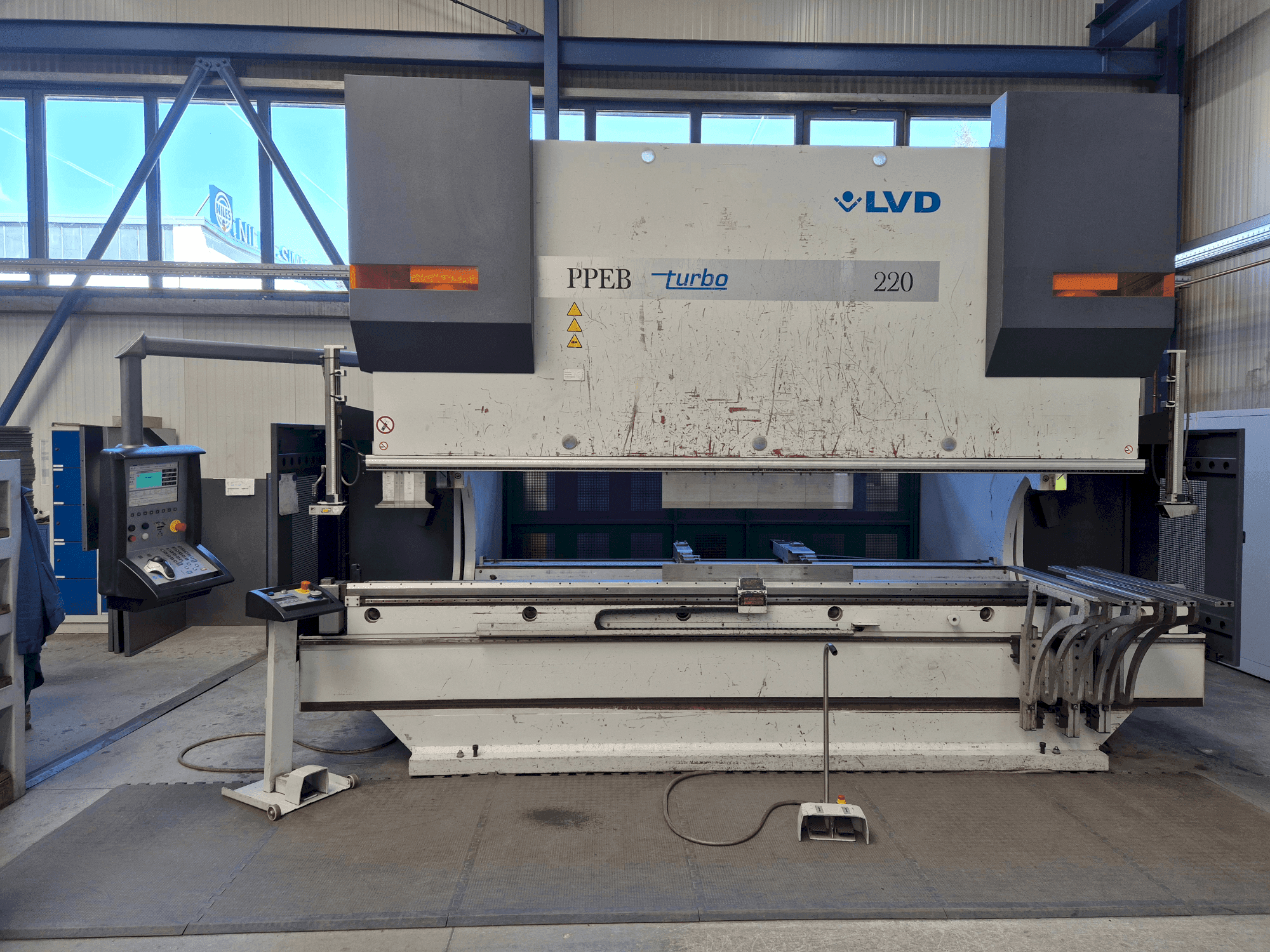 Masina LVD PPEB 220/40 eestvaade