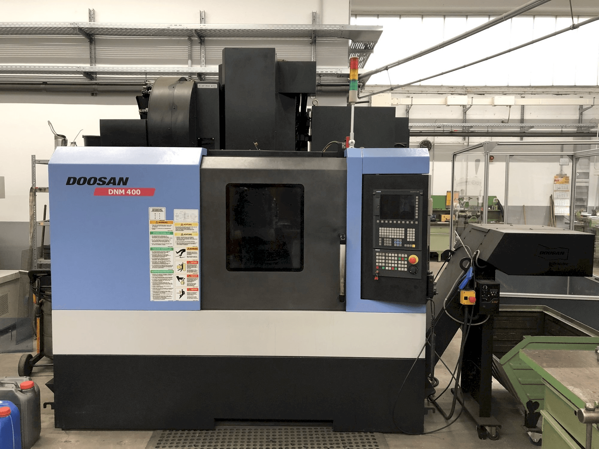Masina Doosan DNM 400 eestvaade