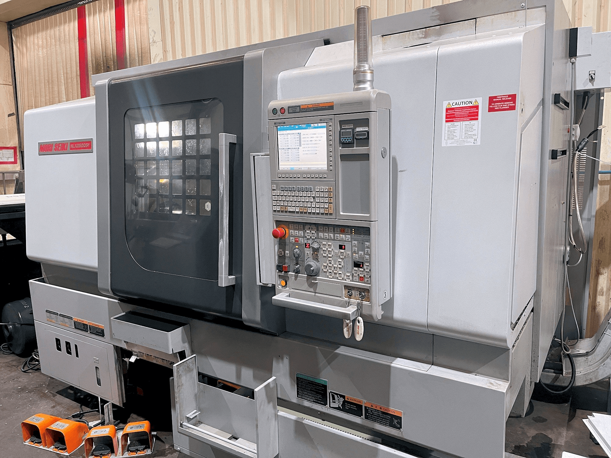 Masina MORI SEIKI NL X2500SY/700 eestvaade