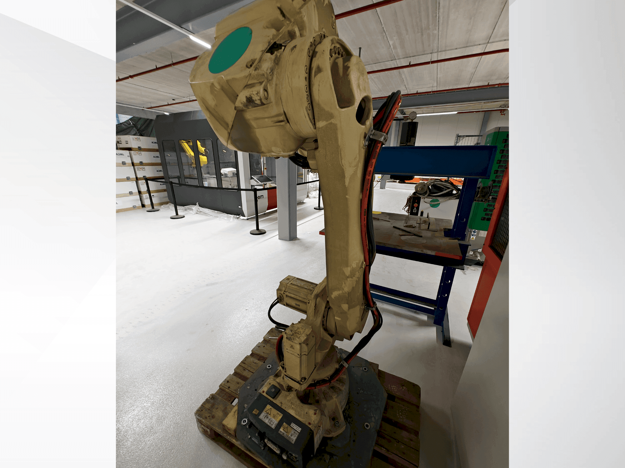 Masina ABB IRB 4600 M2004 eestvaade