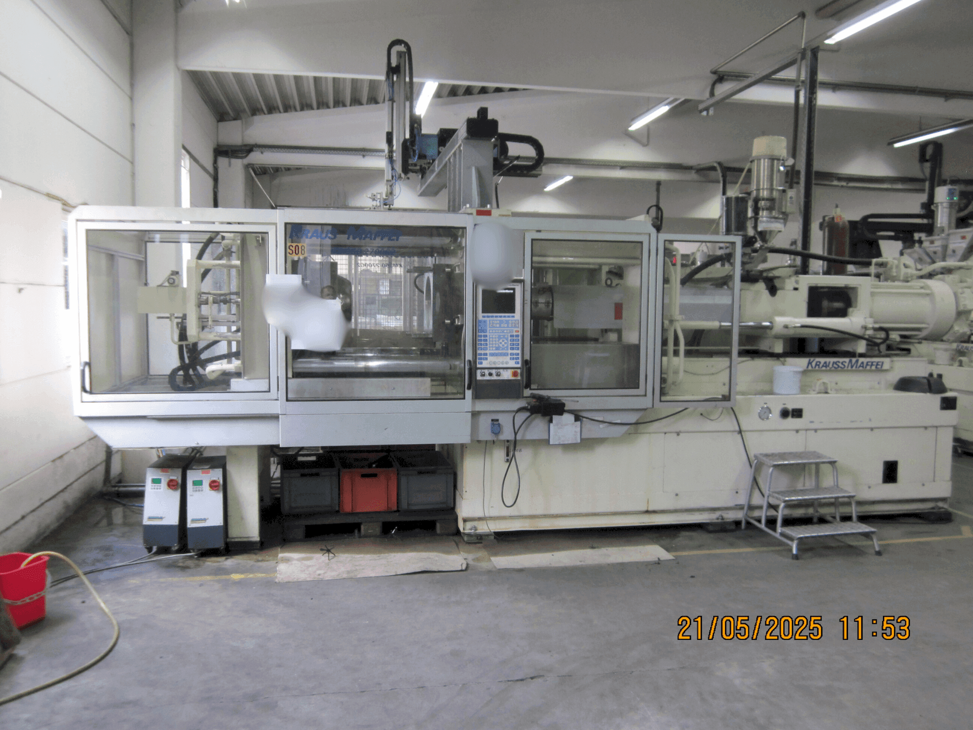 Masina Krauss Maffei 350-2700 C2 eestvaade