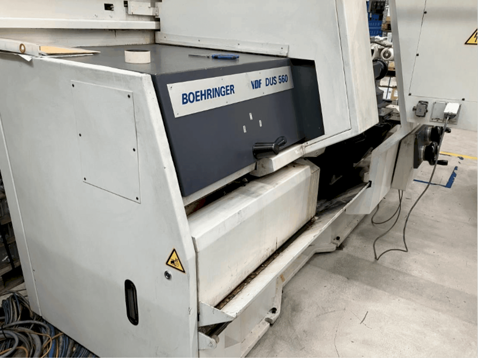 Masina BOEHRINGER VDF DUS 560 eestvaade