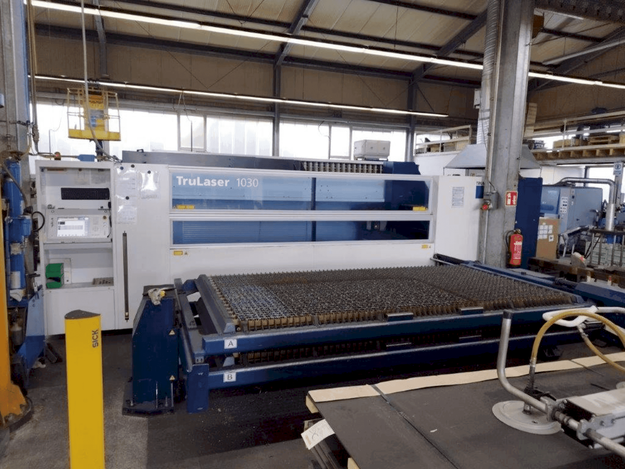 Masina TRUMPF TruLaser 1030 eestvaade