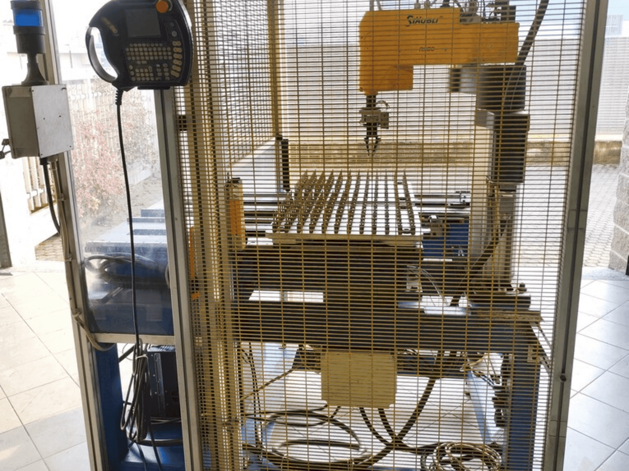 Masina STAUBLI RS80 eestvaade