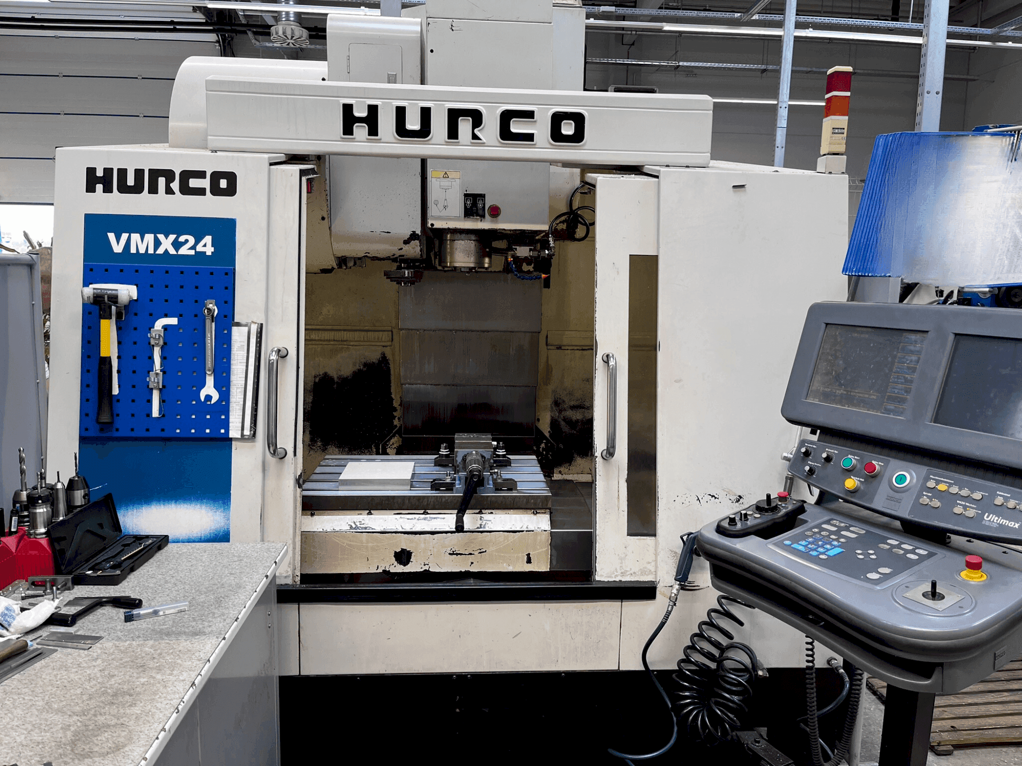 Masina Hurco VMX 24 eestvaade