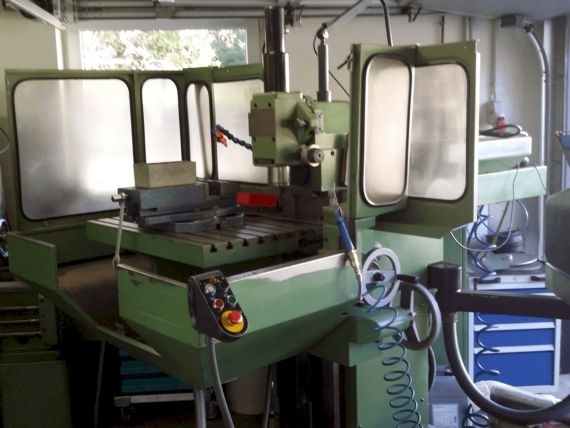 Masina DECKEL FP4A eestvaade