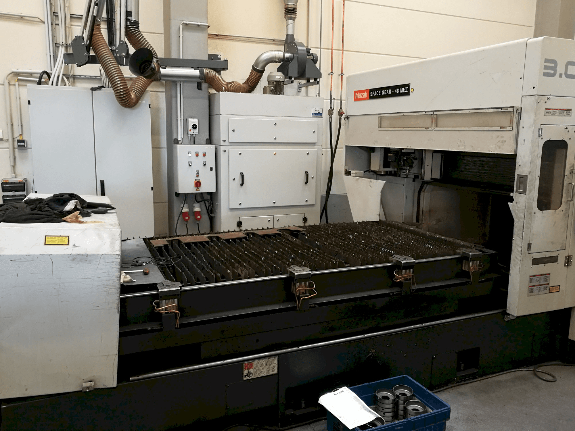 Masina Mazak Space Gear-48 MK II eestvaade
