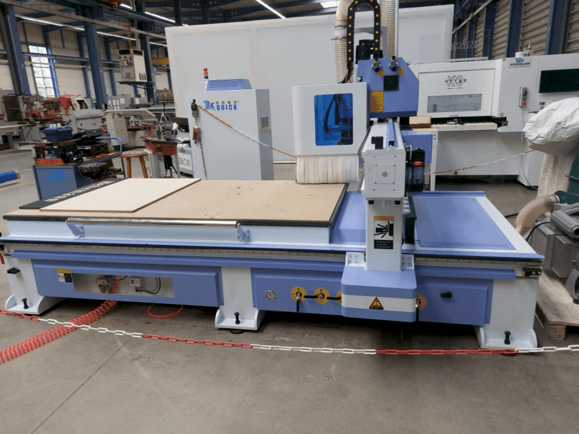 Masina QUICK CNC UE-481 eestvaade