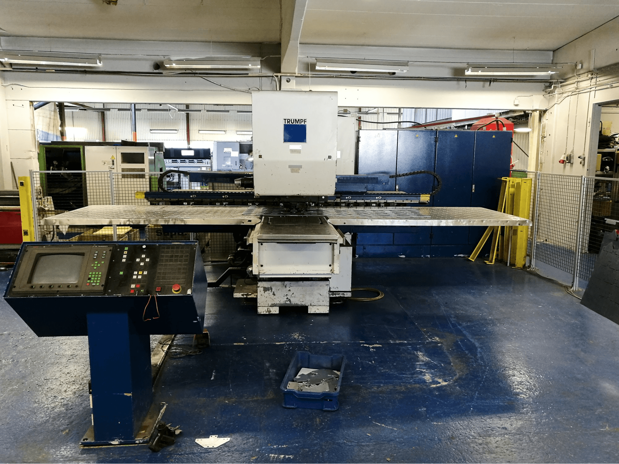 Masinavaade Trumpf Trumatic 260 Rotation paremalt
