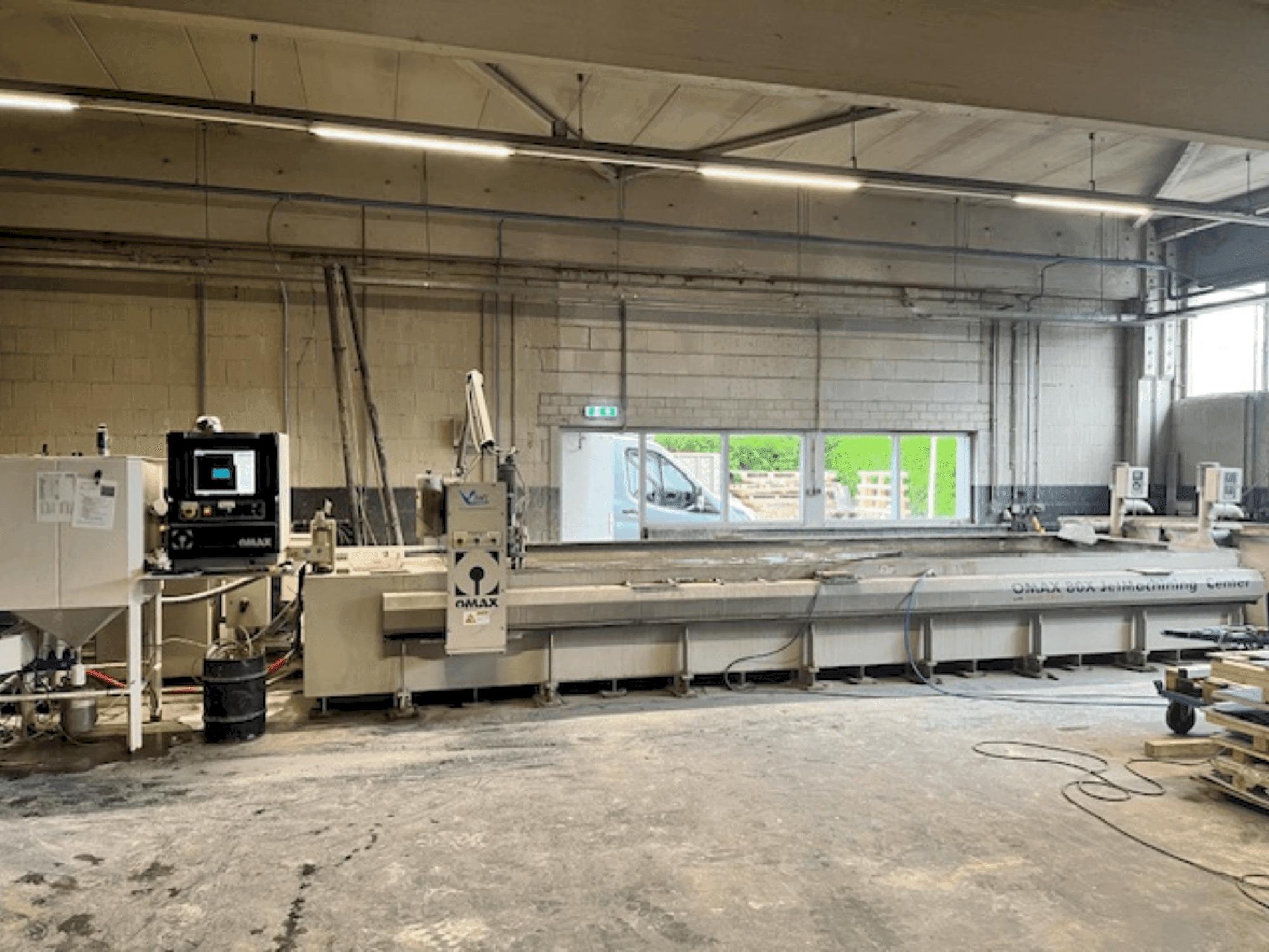 Masina OMAX 80X eestvaade