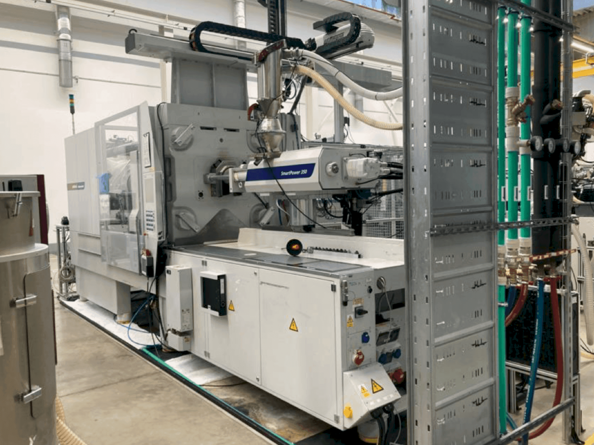 Masina WITTMANN Battenfeld SmartPower 350/1000 UNILOG BGP eestvaade