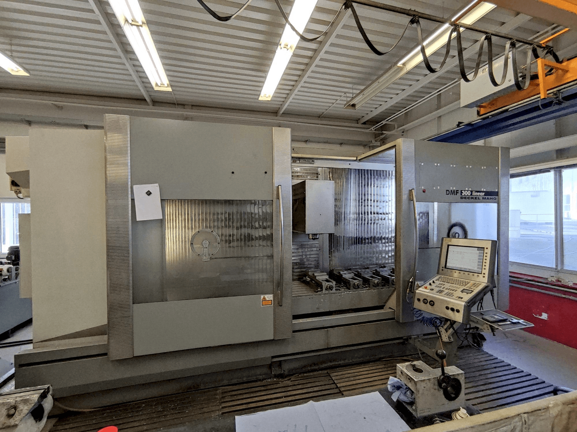 Masina DECKEL MAHO DMF 300 linear eestvaade