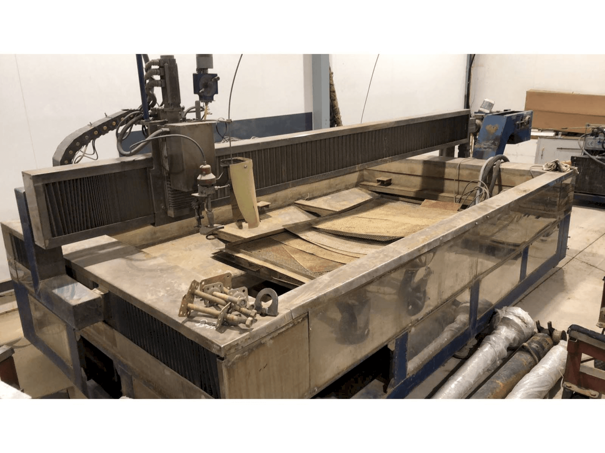 Masina Waterjet Italy WF 1630 CNC eestvaade