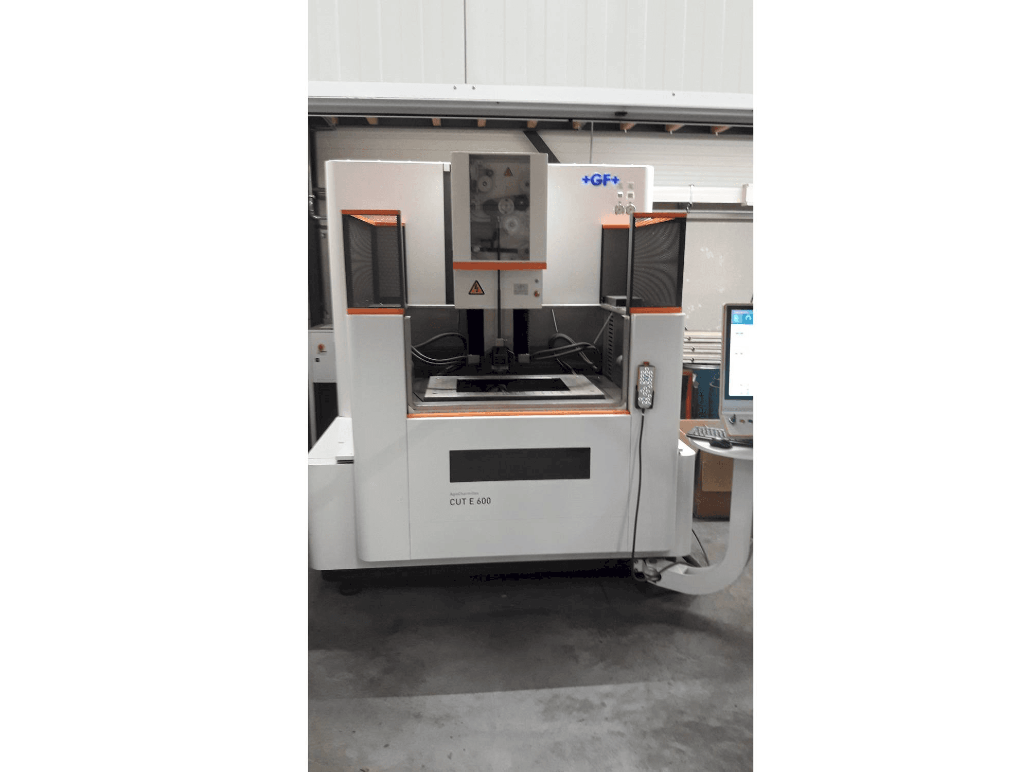Masina GF AgieCharmilles EDM CUT E 600 eestvaade