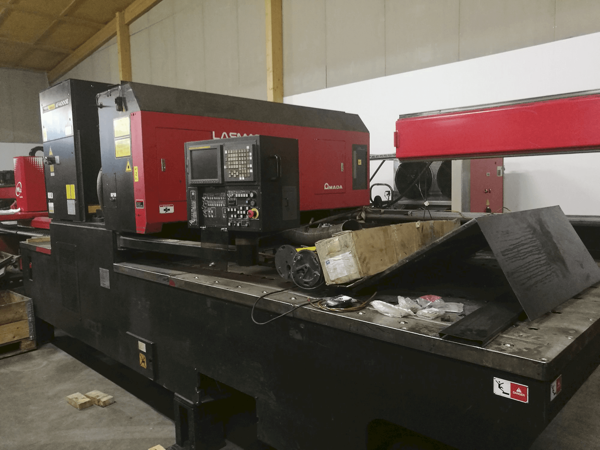 Masinavaade AMADA LC 2415 α3 paremalt