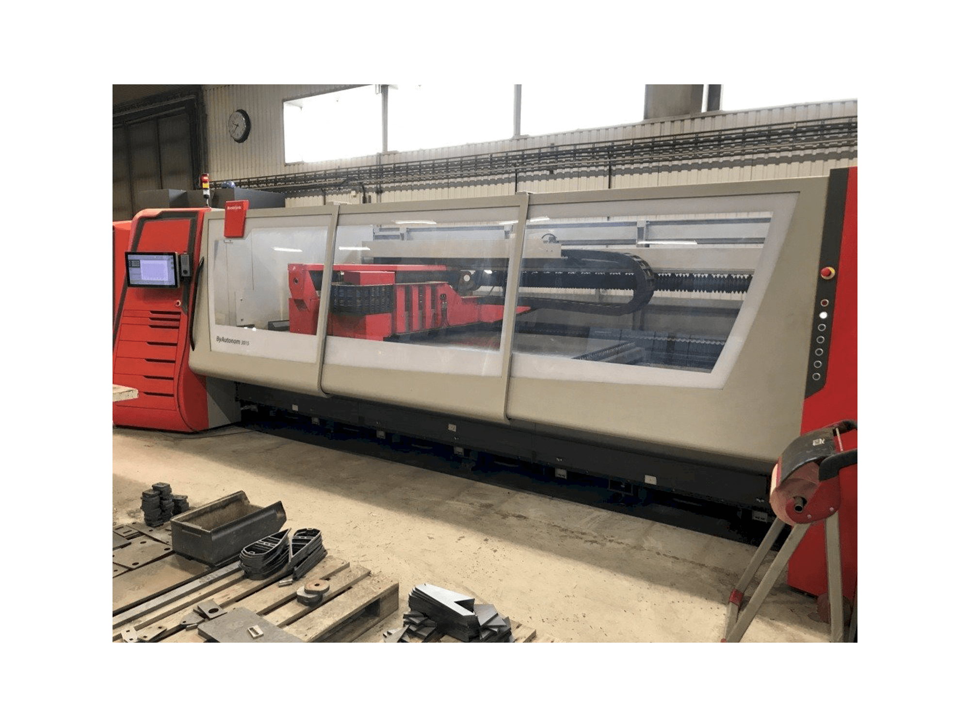 Masina Bystronic ByAutonom 3015 parema külje vaade