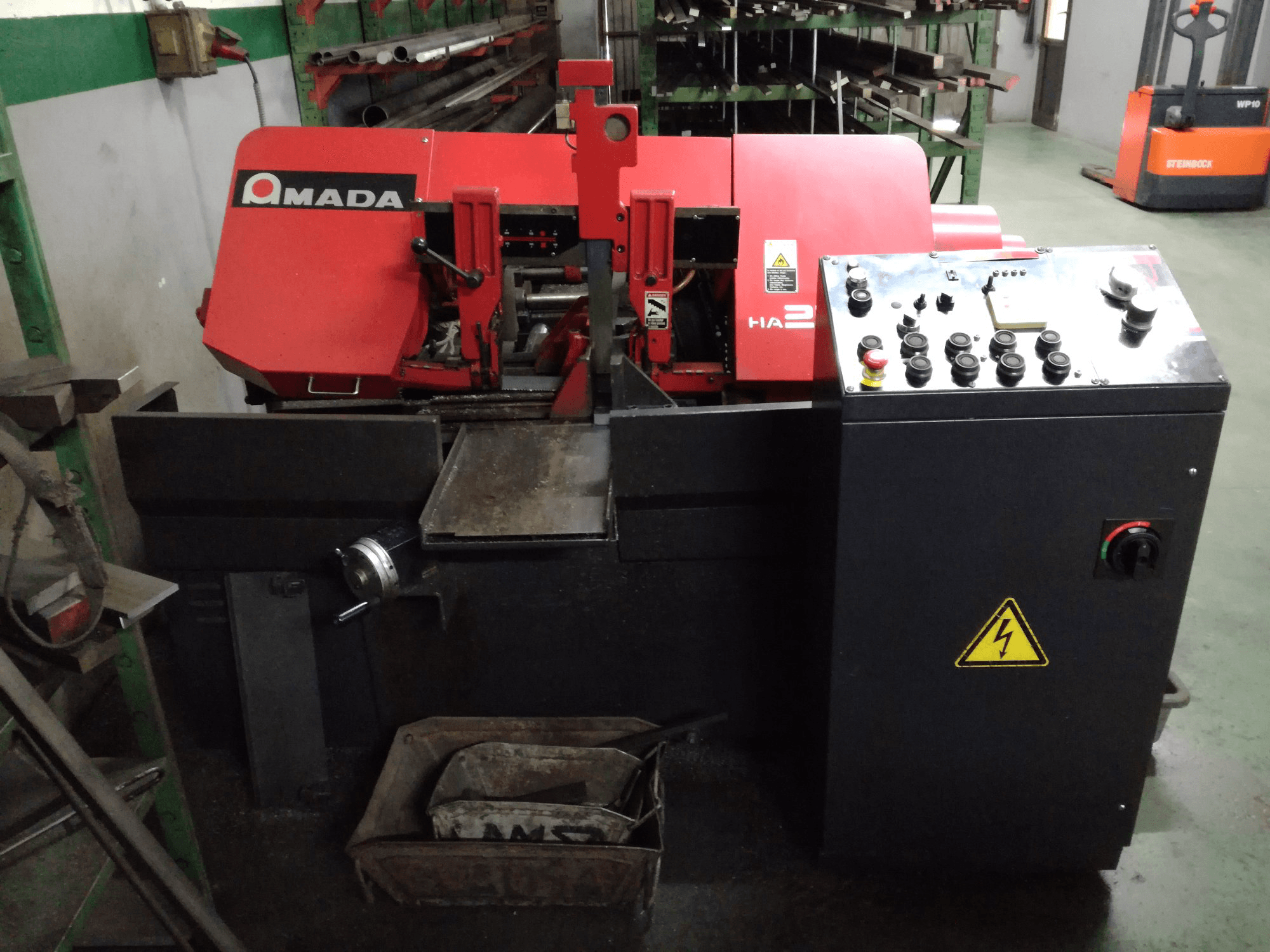 Masina AMADA HA-250W eestvaade
