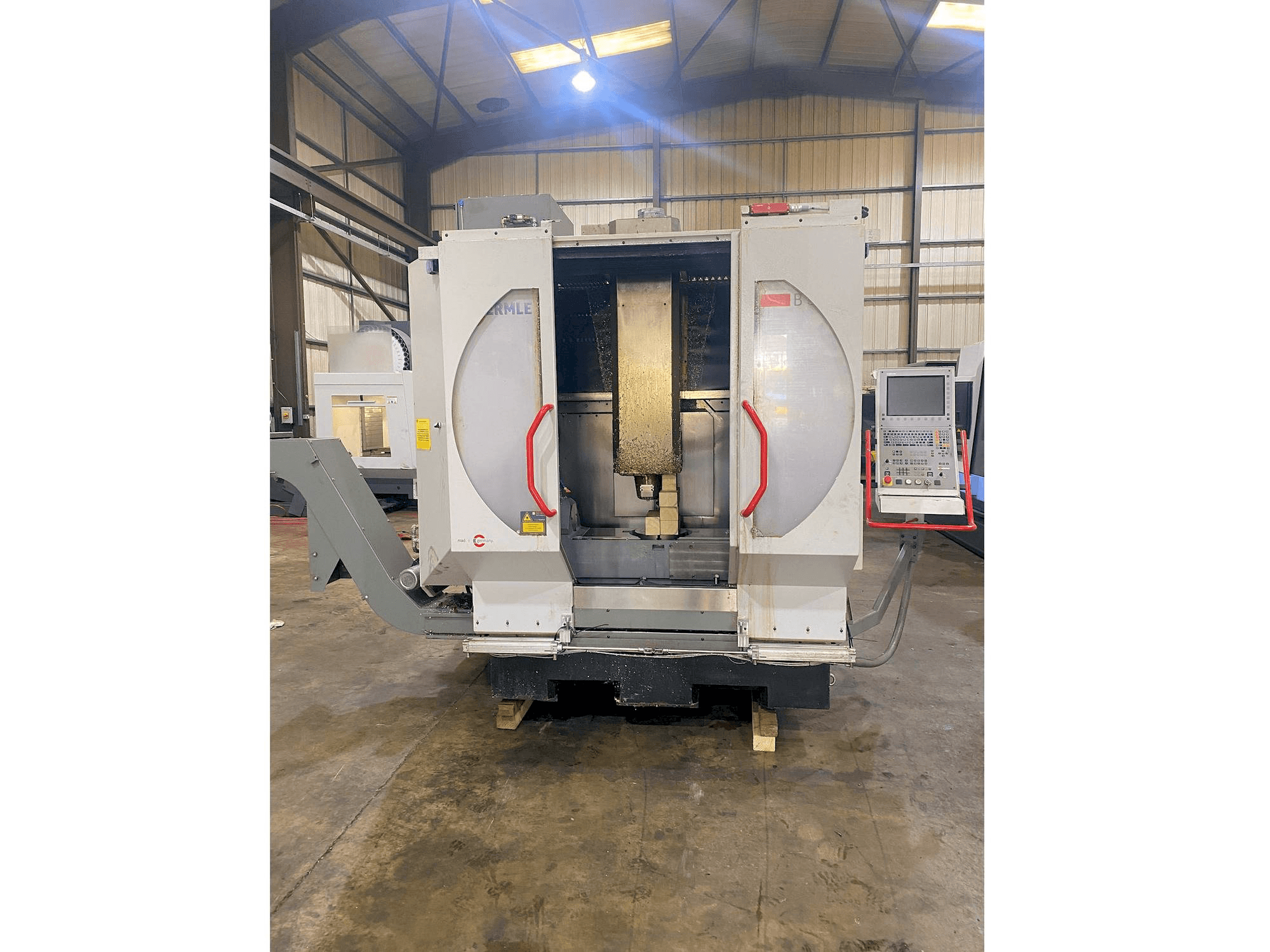 Masina HERMLE B 300 U eestvaade