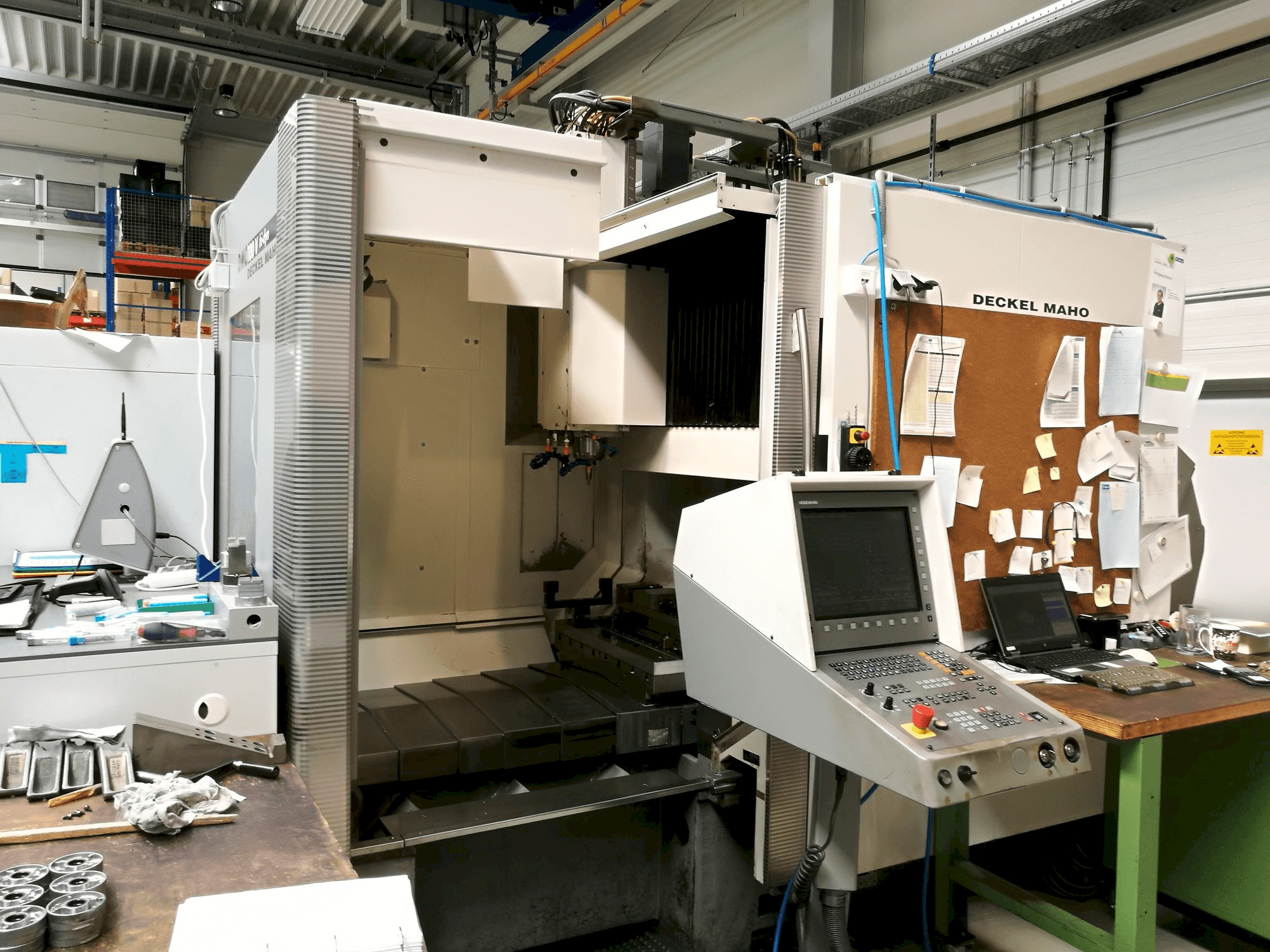 Masina DECKEL MAHO DMC 100 V Hi-Dyn eestvaade