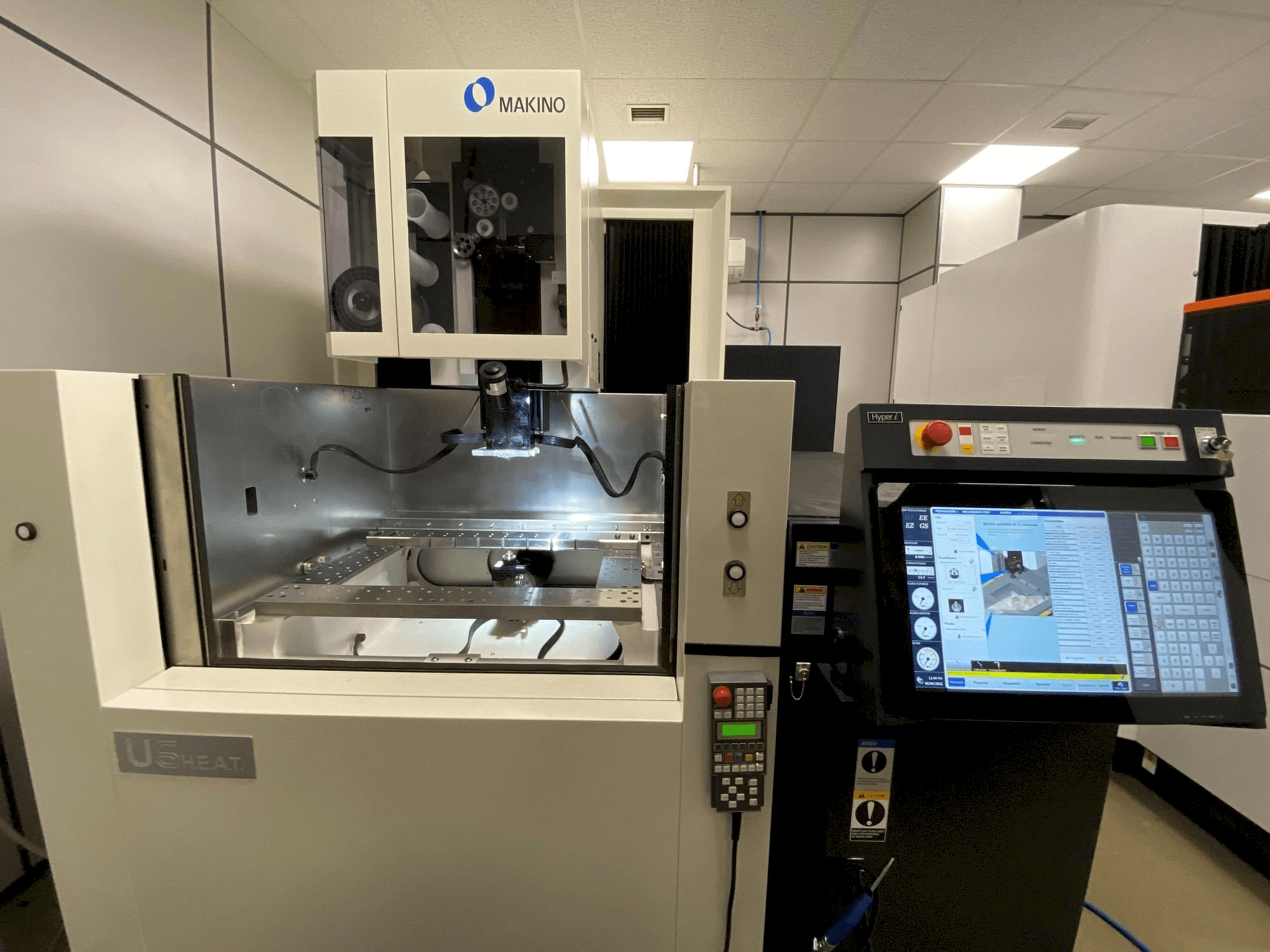 Masina Makino U6 H.E.A.T. eestvaade