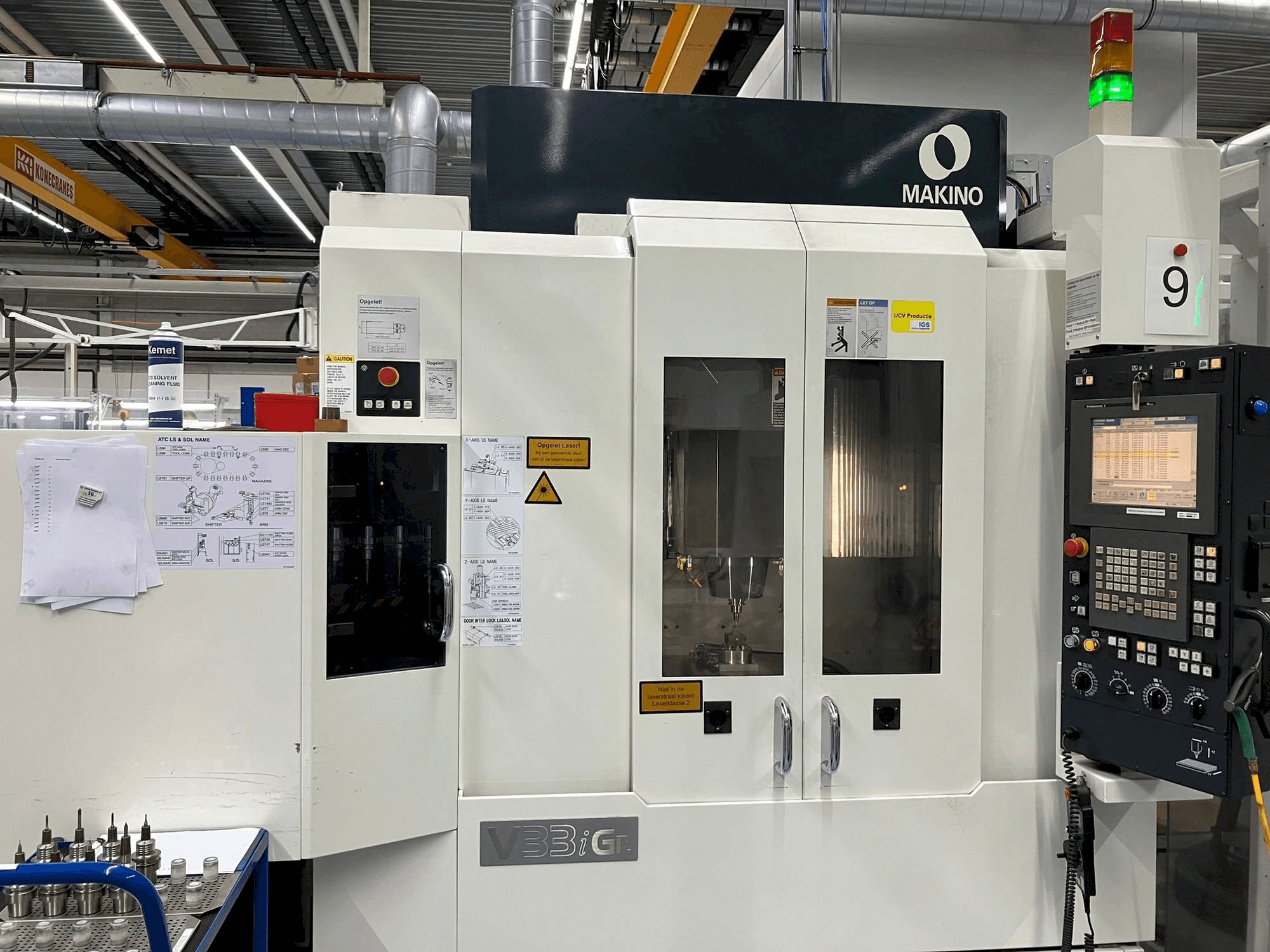 Masina Makino V33i Graphite eestvaade