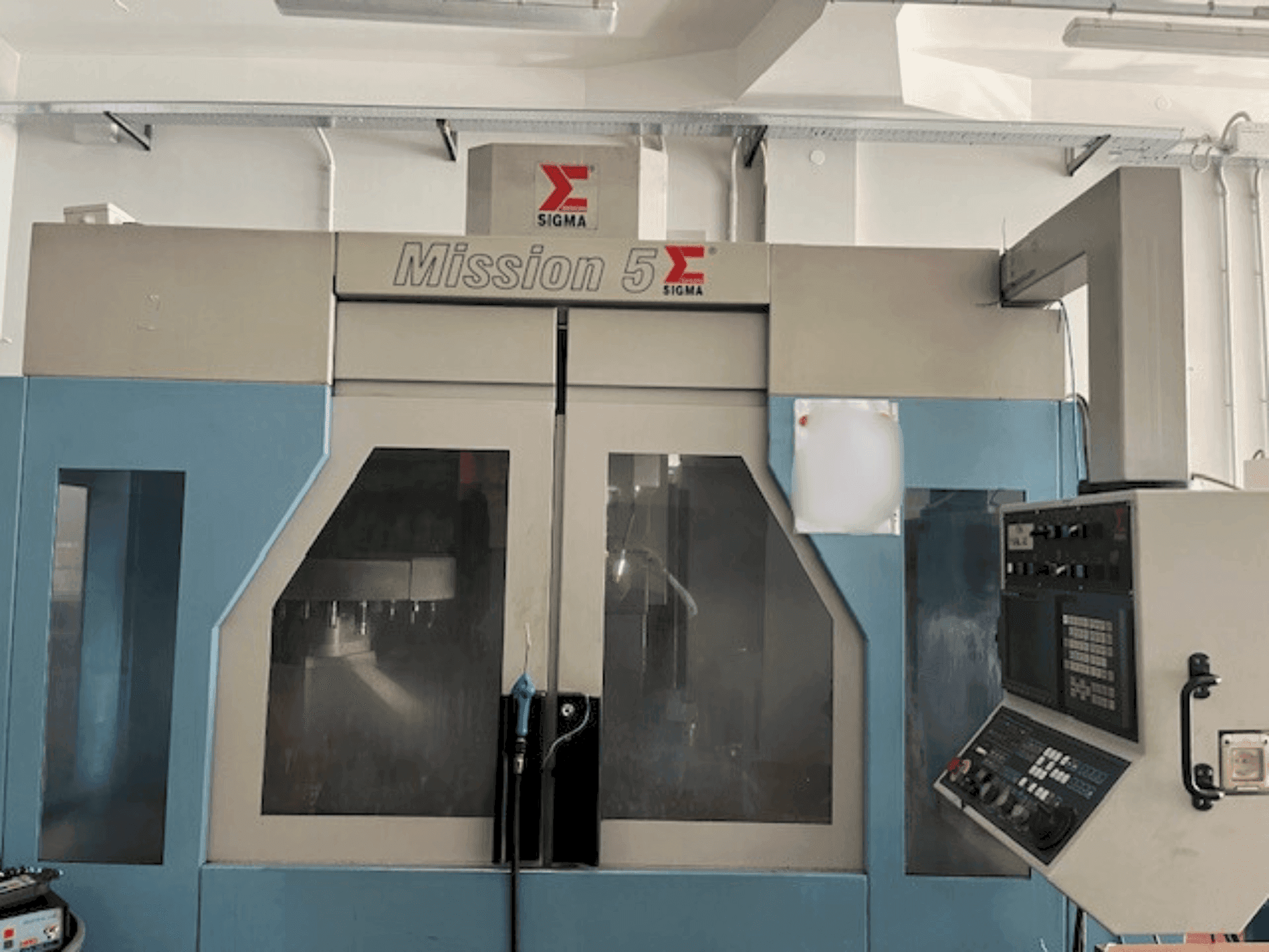 Masina Sigma Mission 5 eestvaade