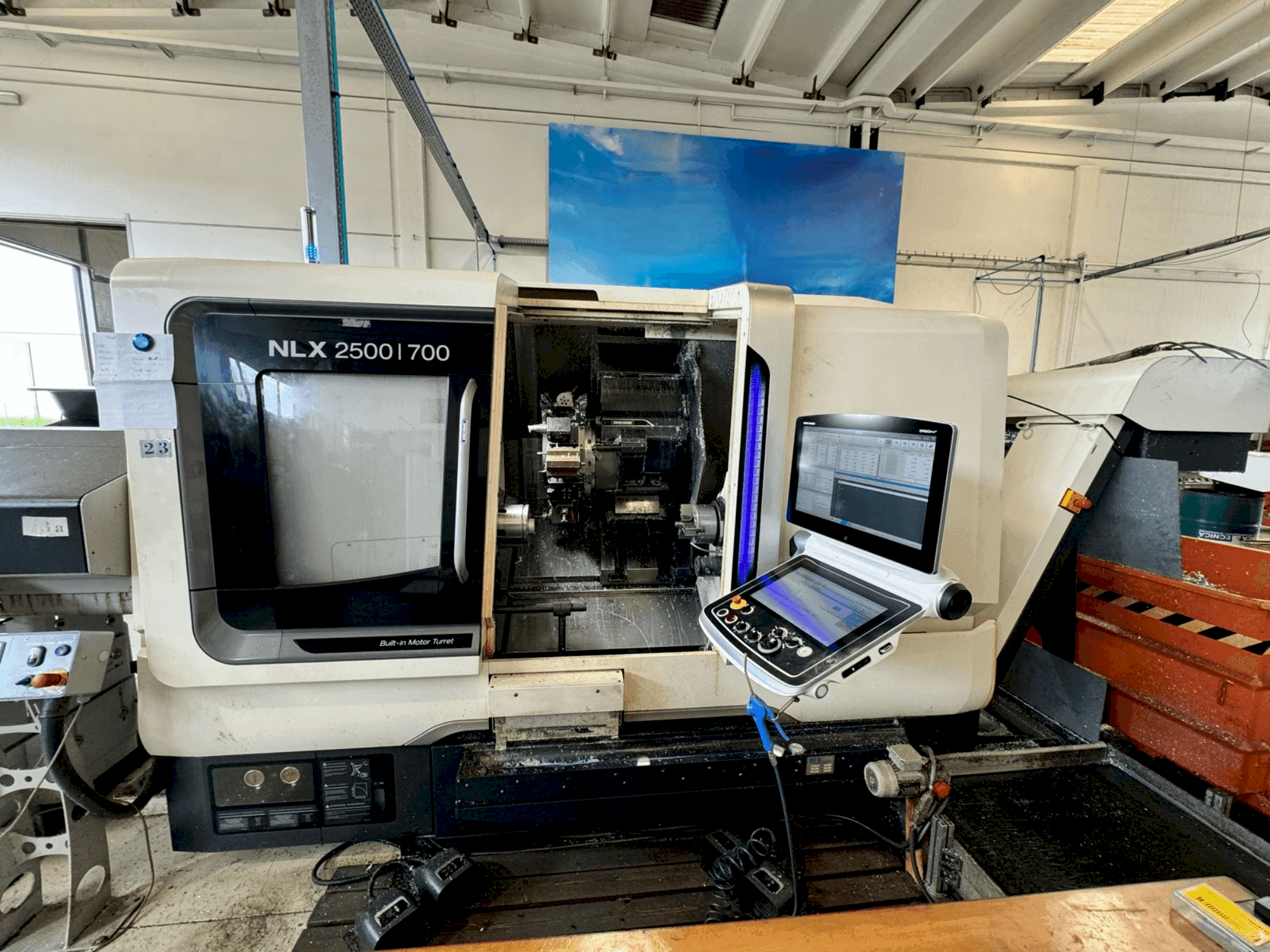 Masina DMG MORI NLX2500SY/700 eestvaade
