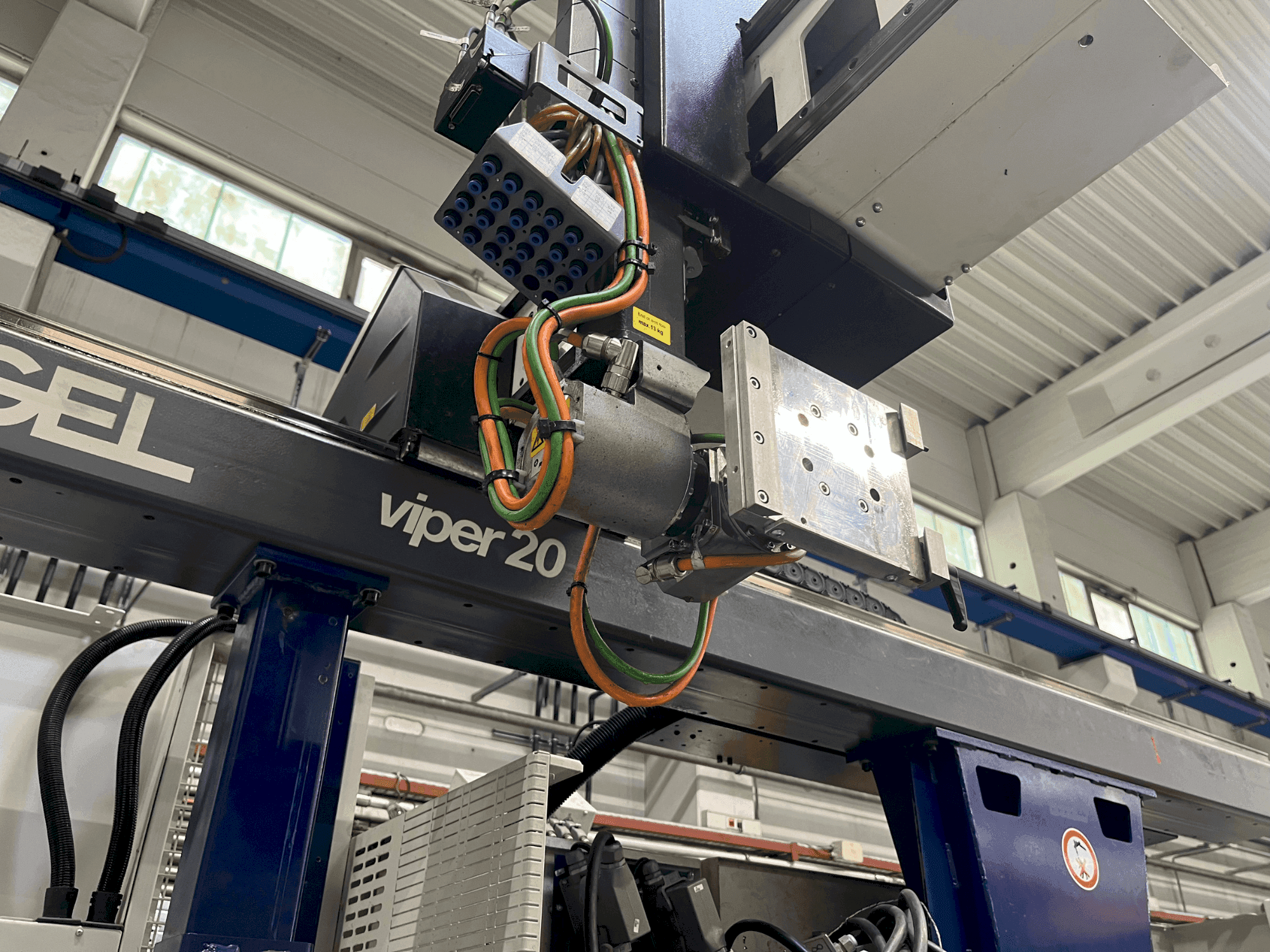 Masina Engel Viper 20 eestvaade