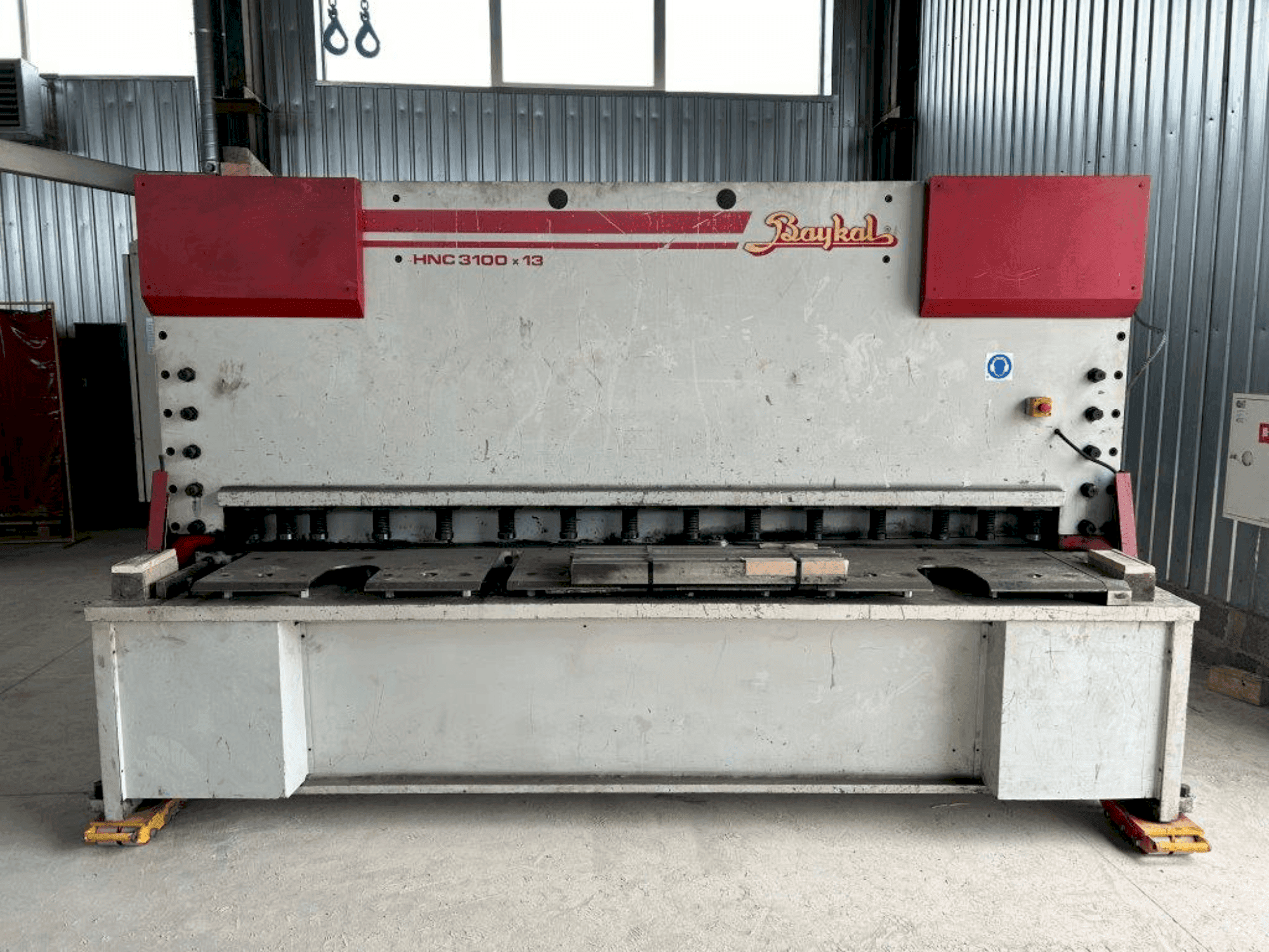 Masina Baykal HNC 3100x13 eestvaade