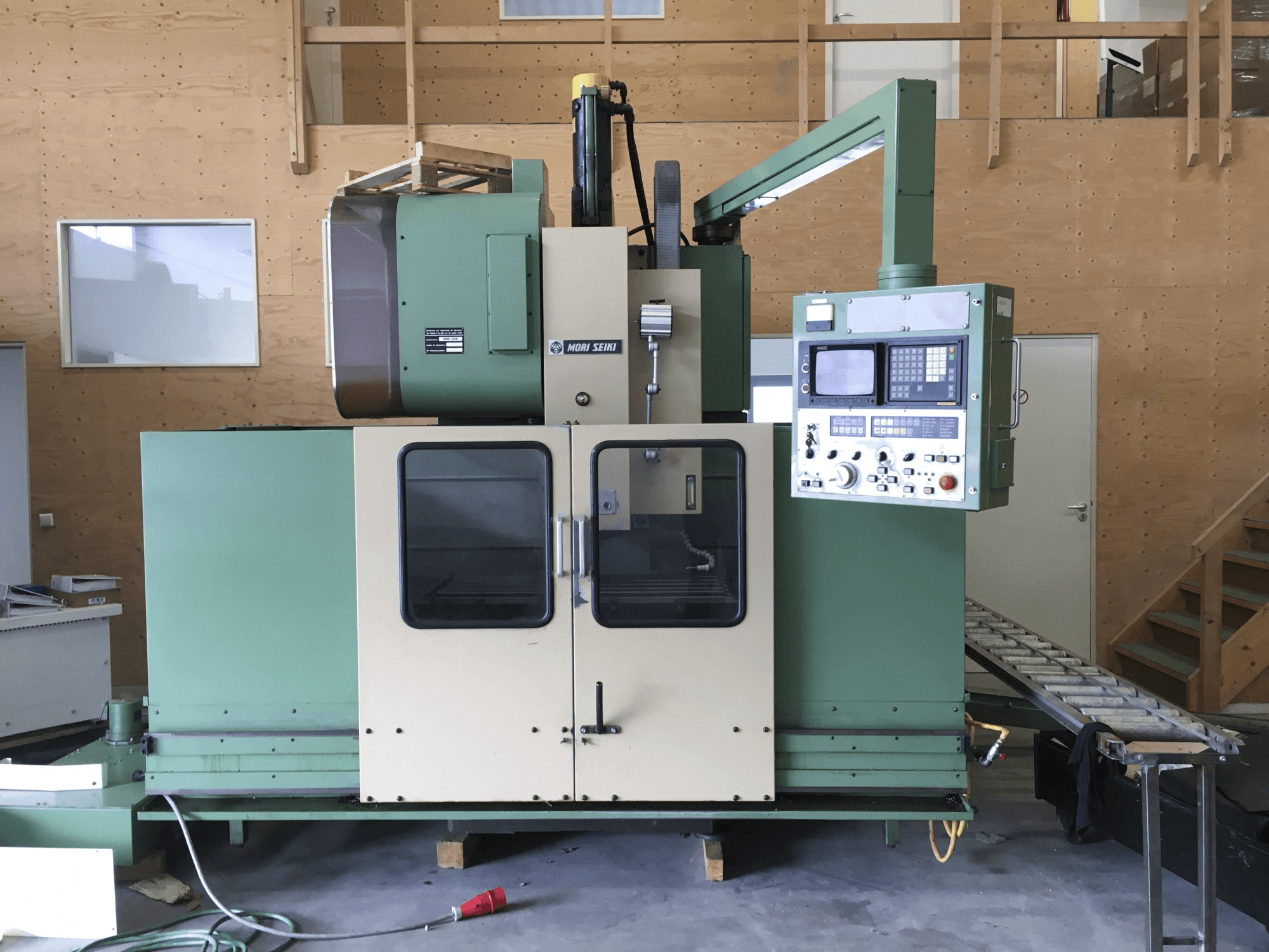 Masina MORI SEIKI MV-45/40 eestvaade