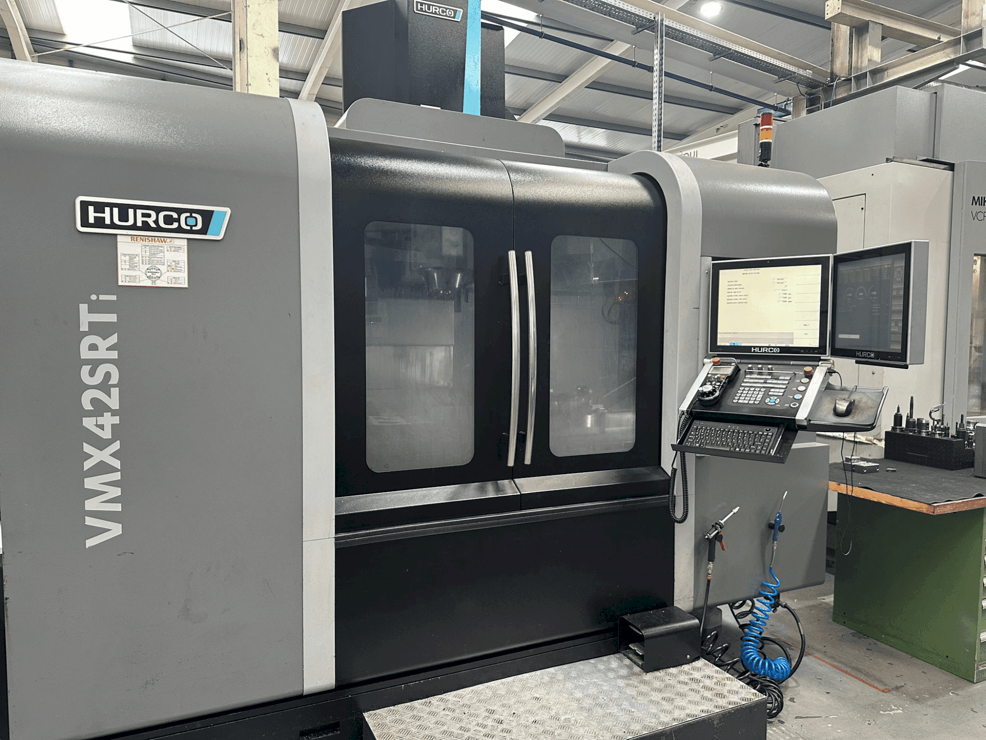 Masina Hurco VMX 42 SRTi eestvaade