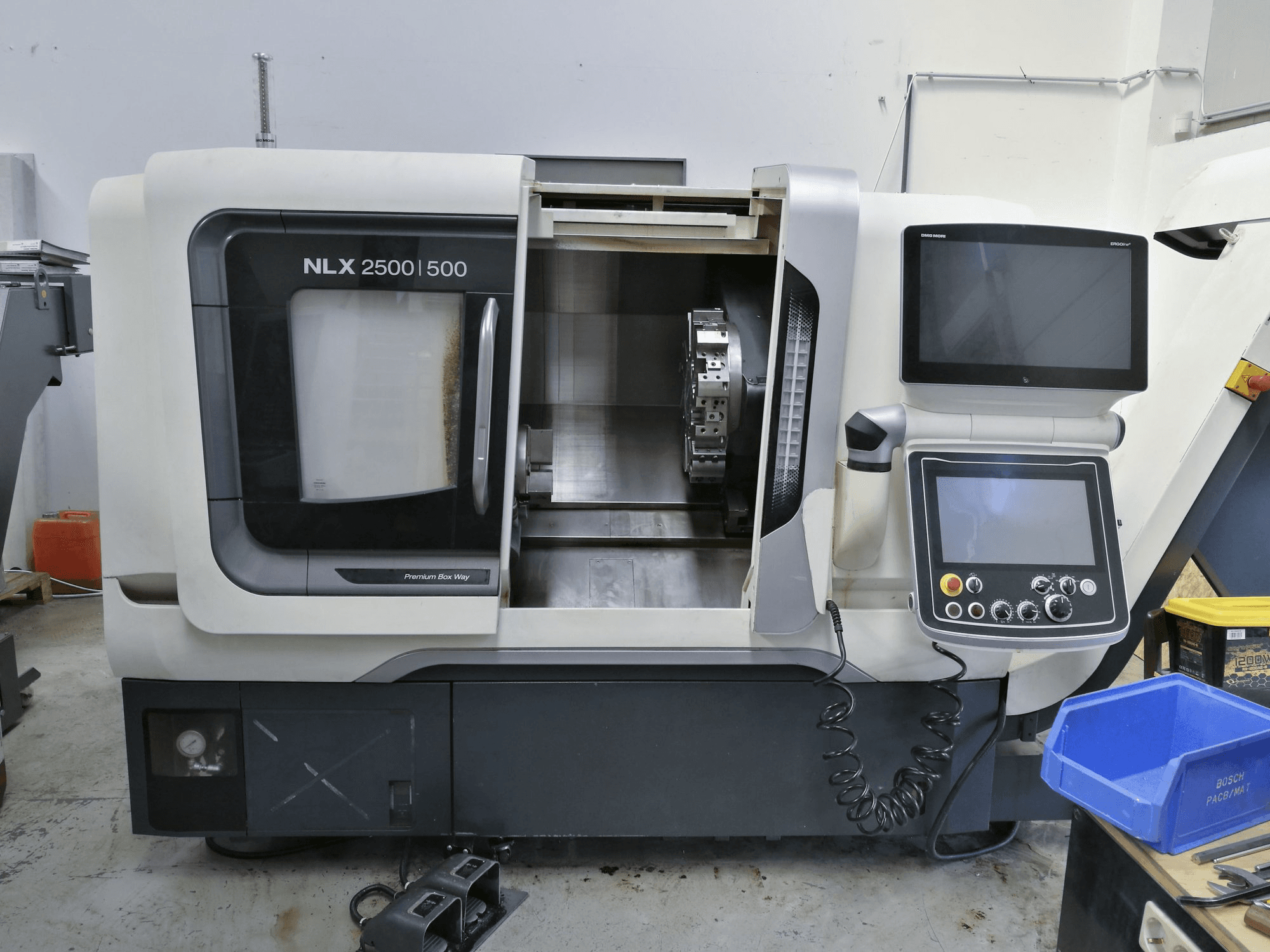 Masina DMG MORI NLX 2500/500 eestvaade