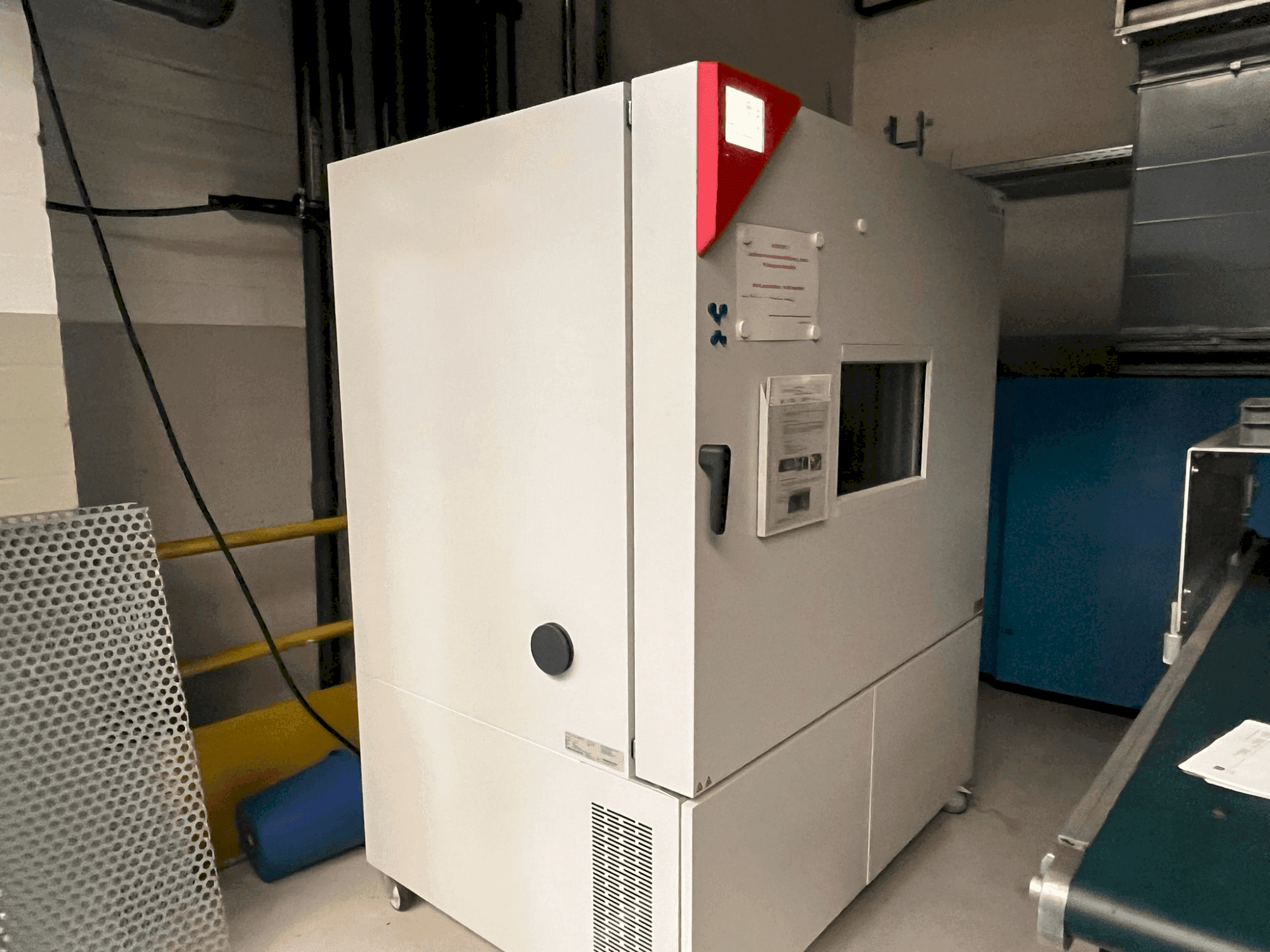 Masina BINDER MKFT 720 eestvaade