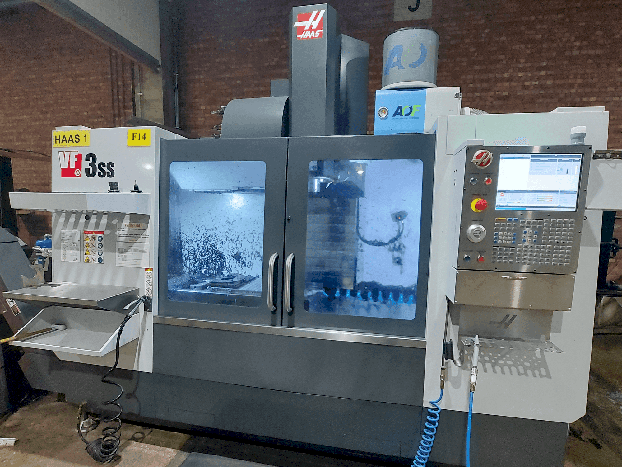 Masina HAAS VF-3SS eestvaade