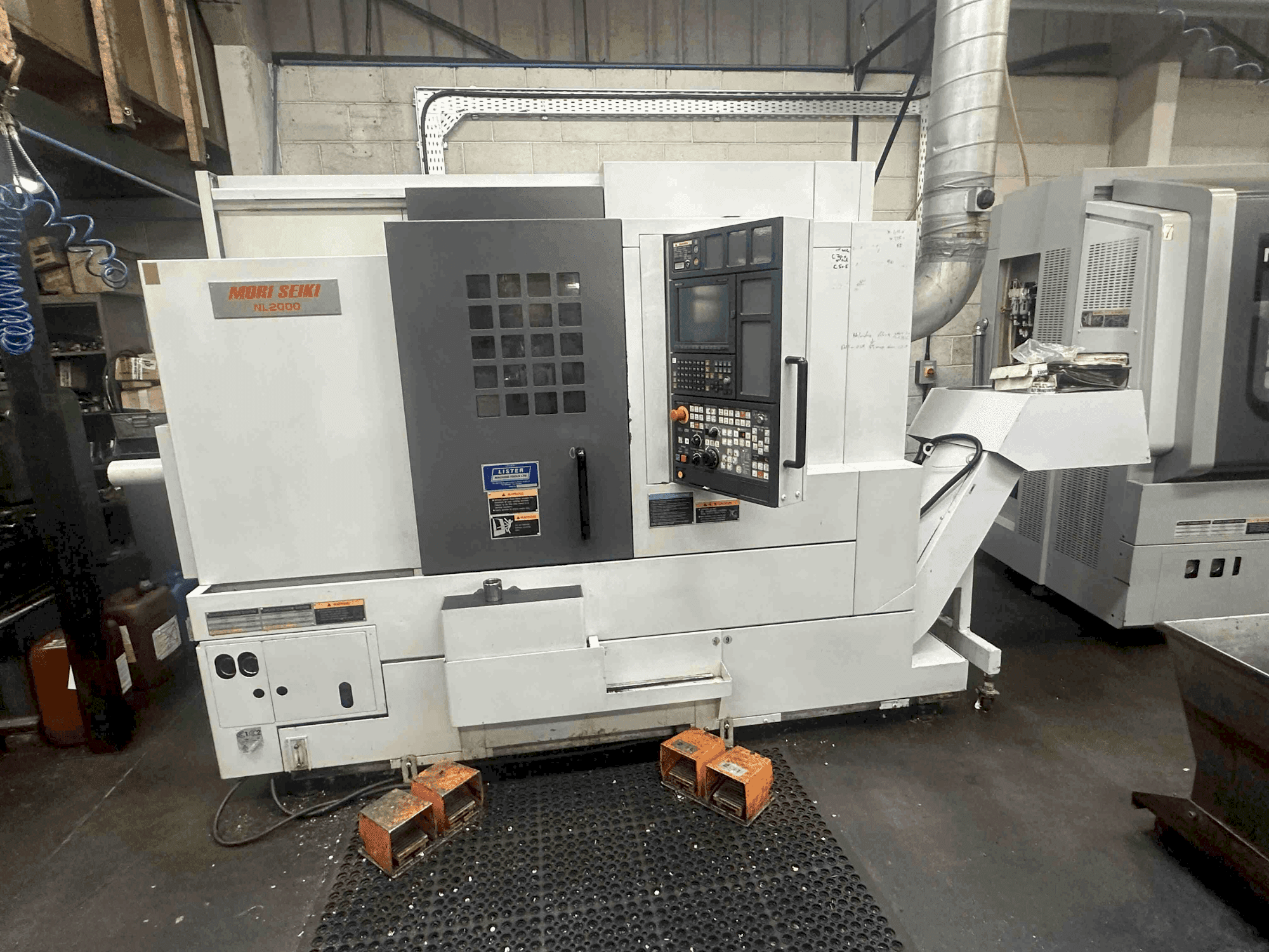 Masina MORI SEIKI NL2000SY/500 eestvaade