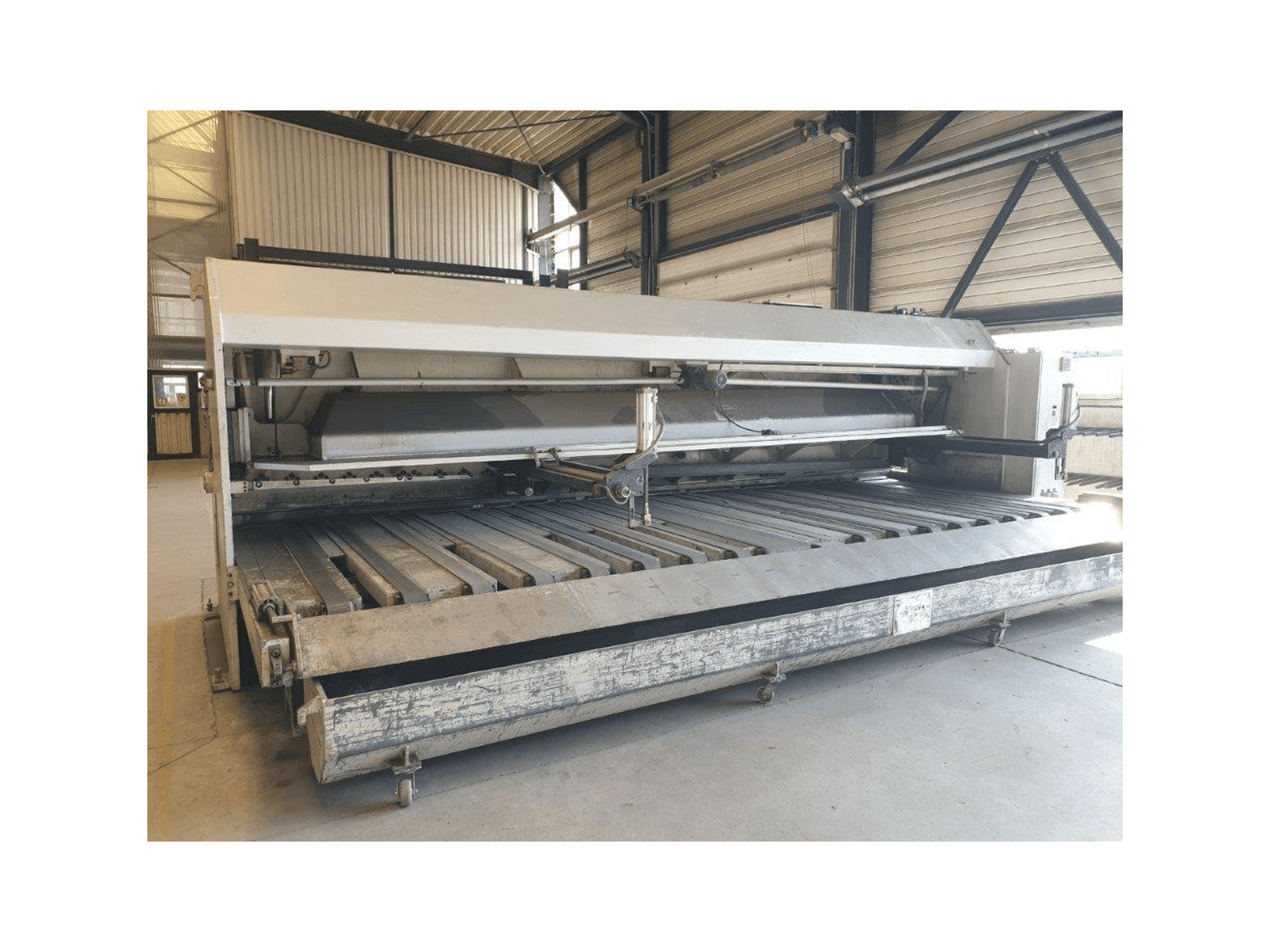 Masina Weinbrenner TSV 6 / 6100 eestvaade