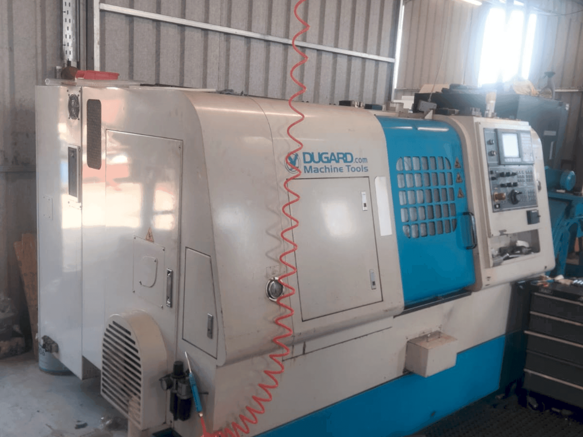 Masina Dugard Eagle 200 eestvaade