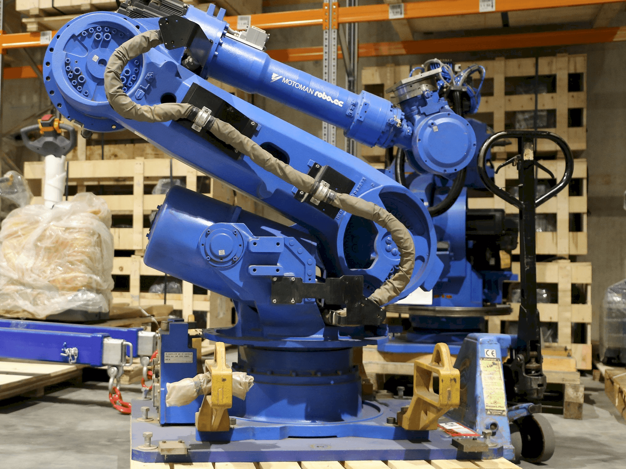 Masina Yaskawa Motoman ES165 vasaku külje vaade