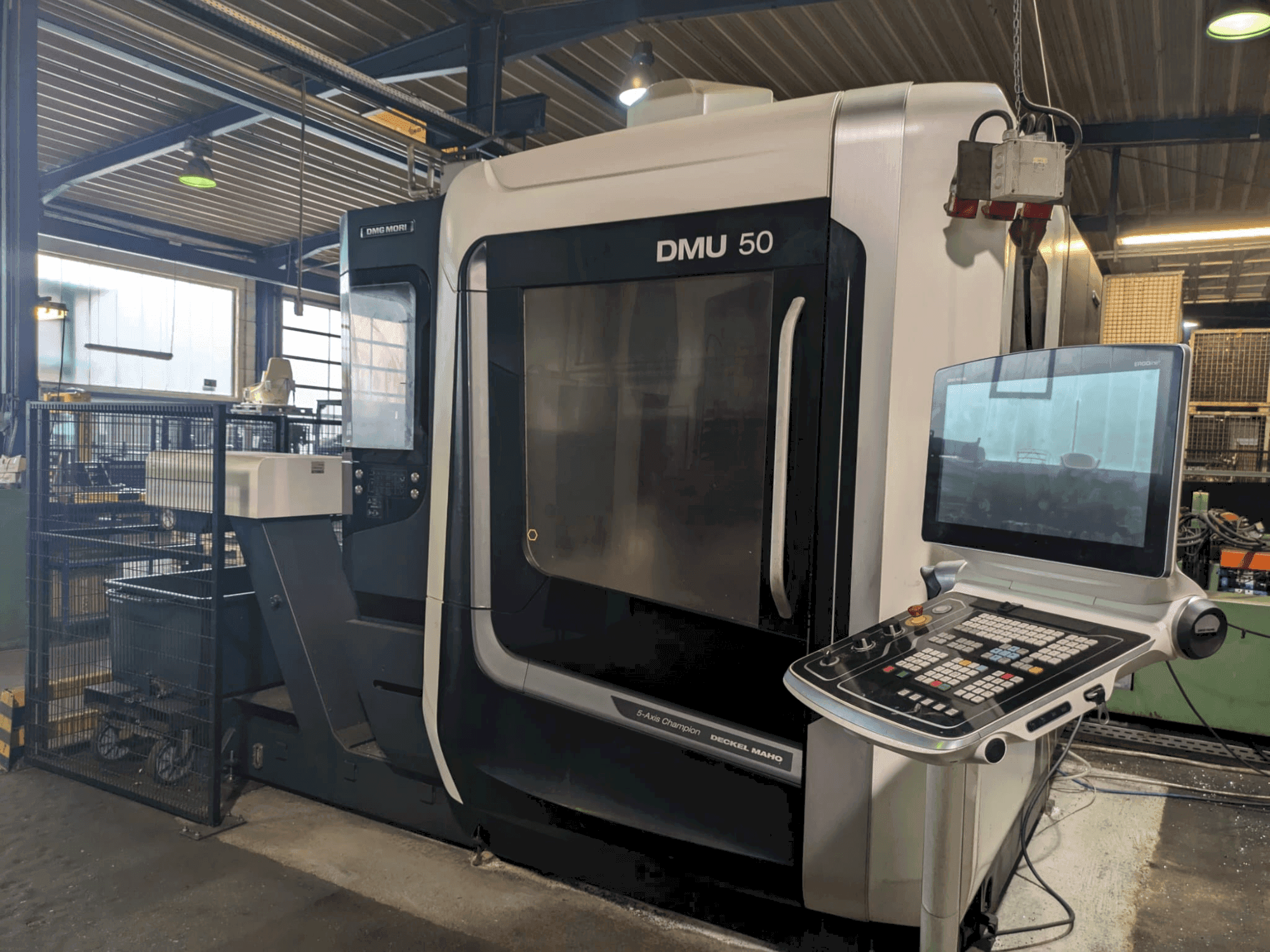 Masina DMG MORI DMU 50 3rd Gen eestvaade
