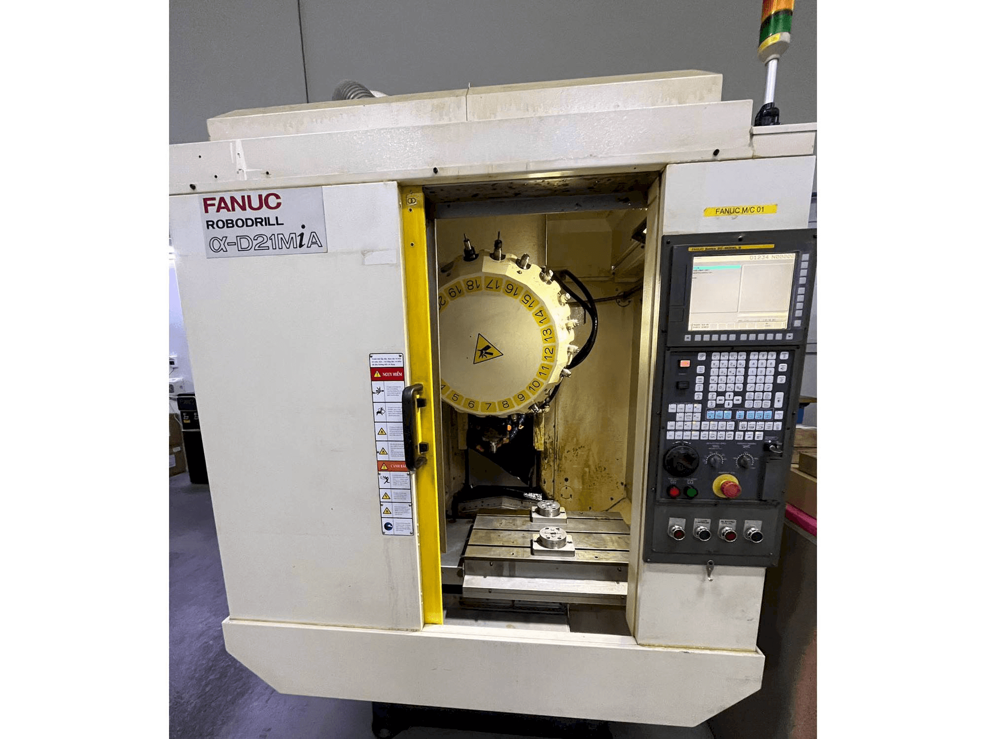 Masina FANUC ROBODRILL A-D21MiA eestvaade