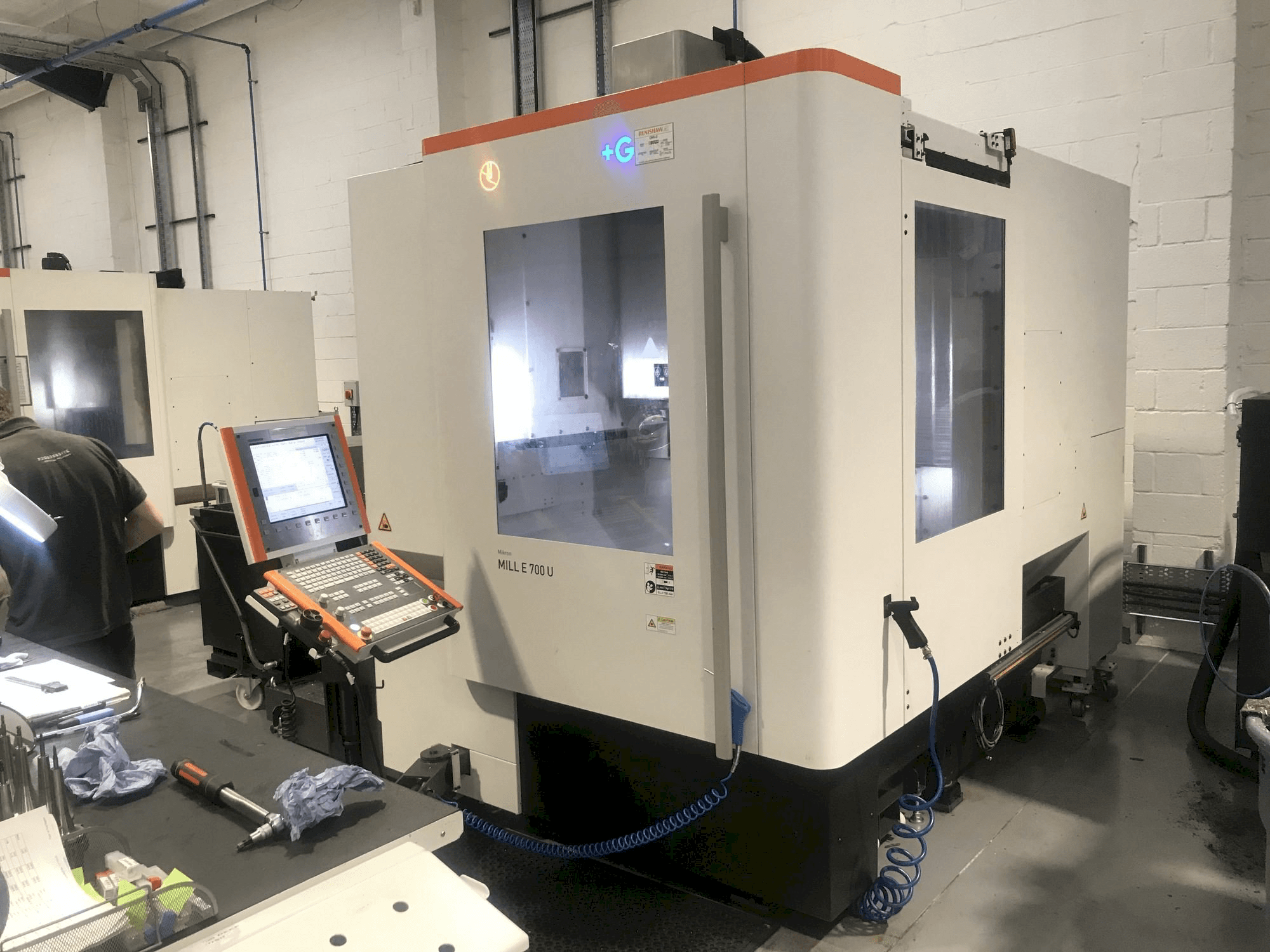 Masina MIKRON Mill E 700 U eestvaade