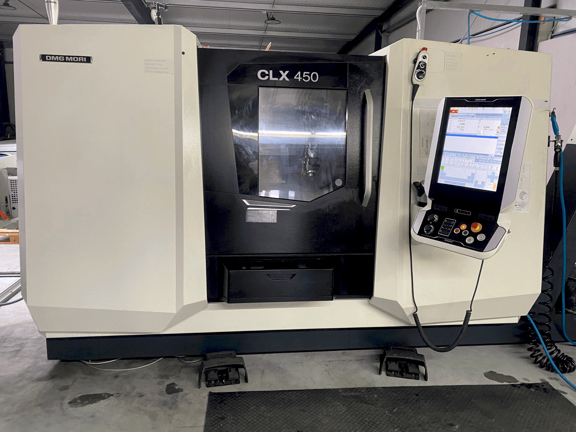 Masina DMG MORI CLX 450 V6 eestvaade