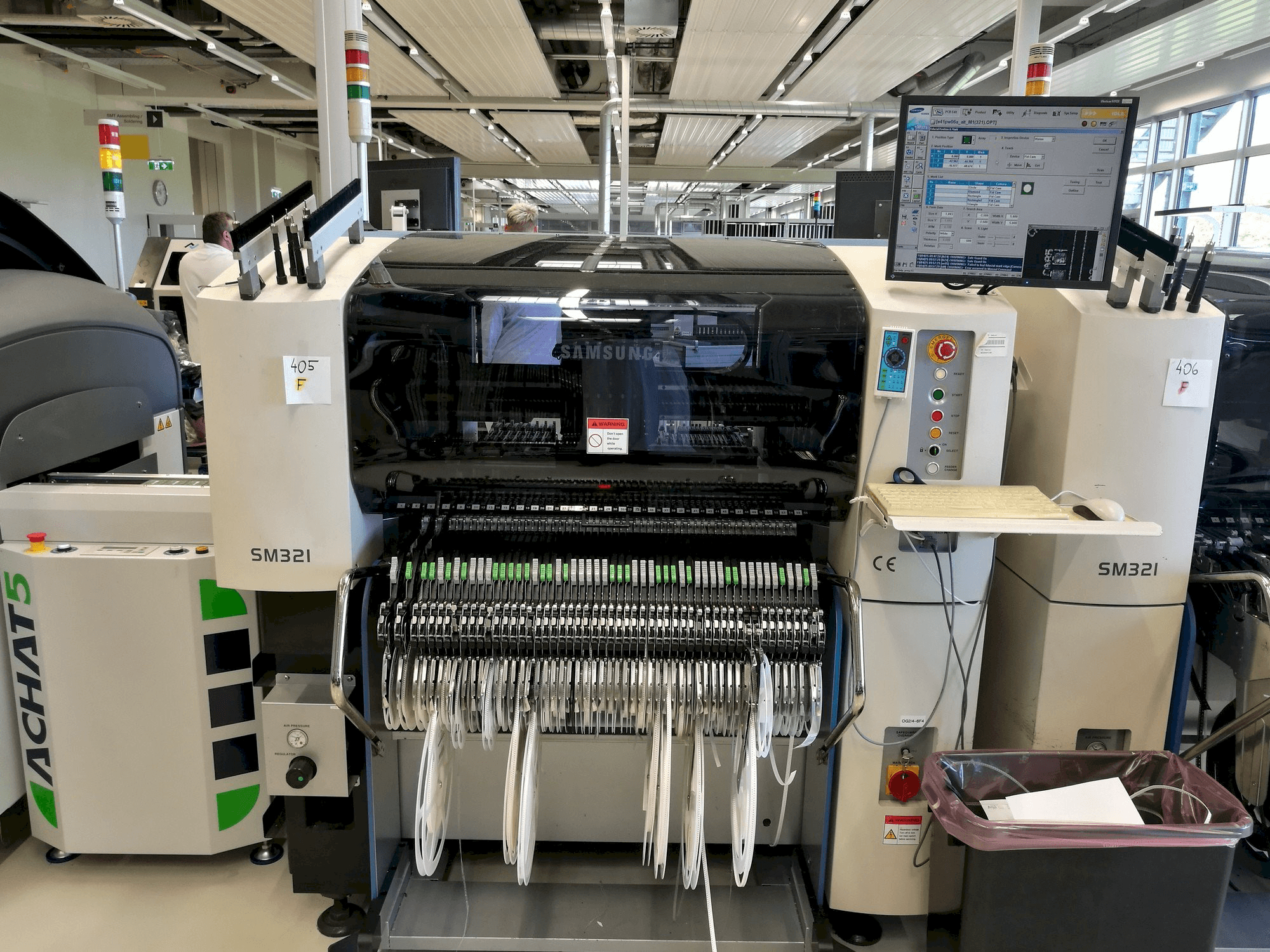 Masina Samsung SM 321 eestvaade